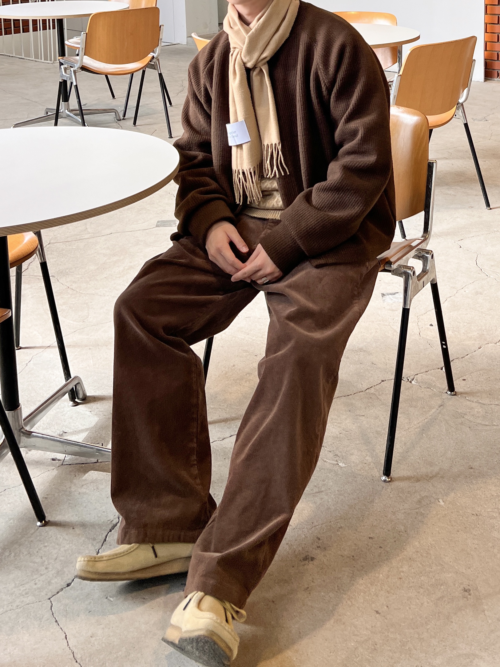 Clarks Wallabee Maple Suede 착용 스타일 - 3
