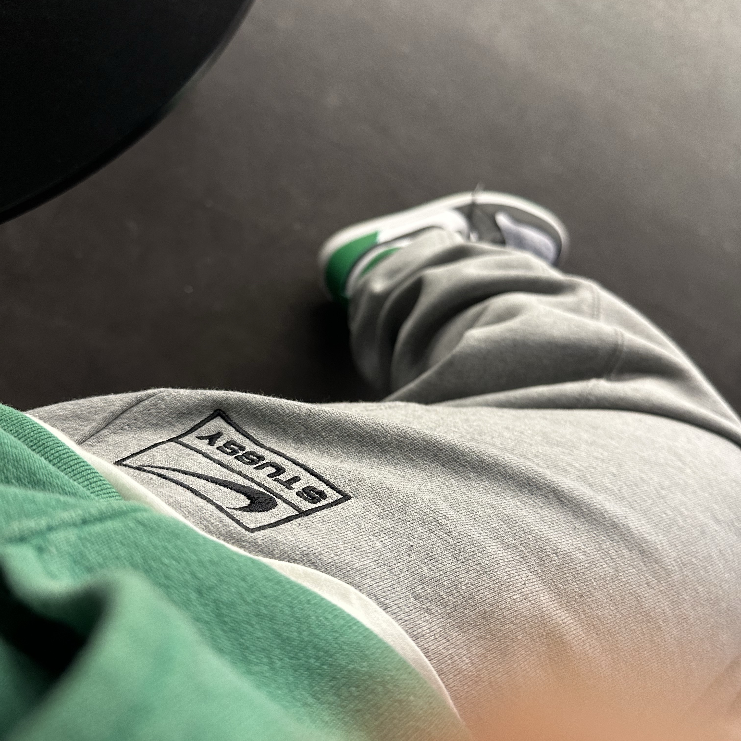 Nike x Stussy NRG RA Fleece Pants Dark Grey Heather (DJ9490-063) 착용 스타일