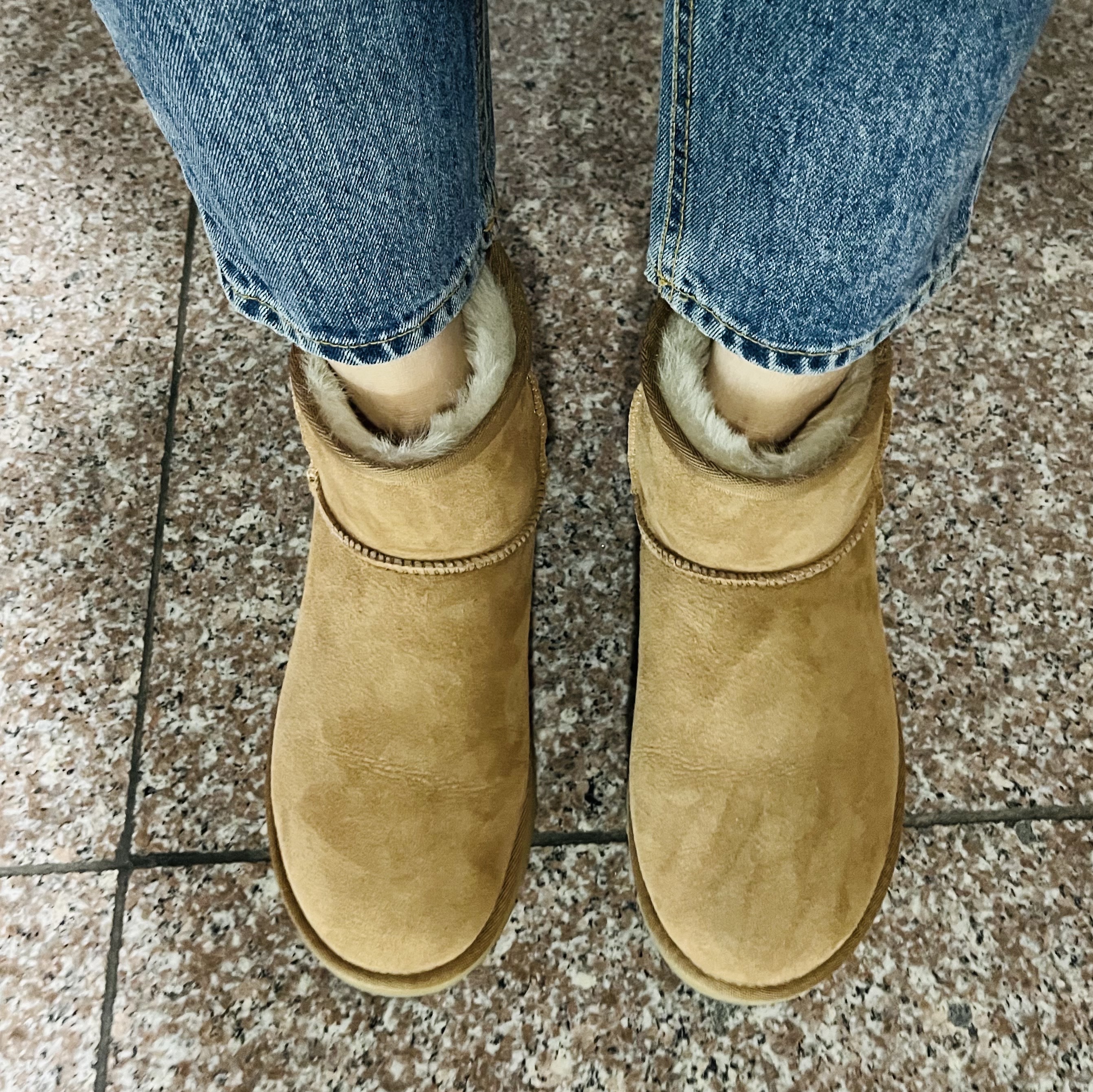 (W) UGG Classic Mini II Boots Chestnut 착용 스타일 - 3