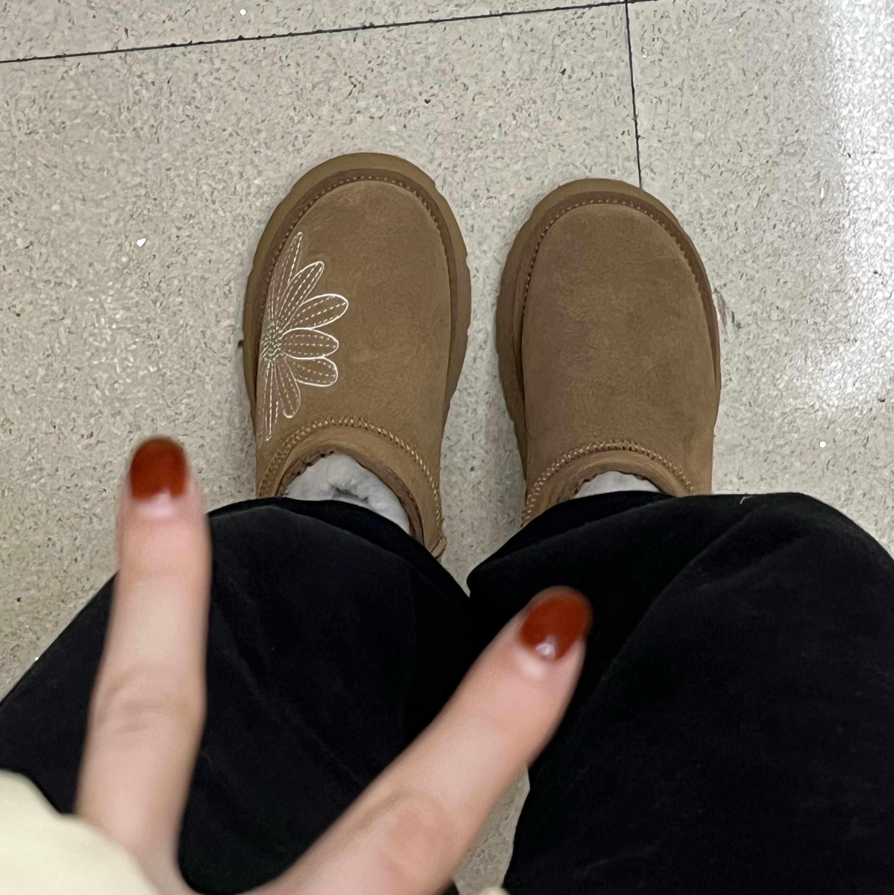 Mardi Mercredi Les Pompes Women Classique Mini Ugg Boots Chestnut 착용 스타일