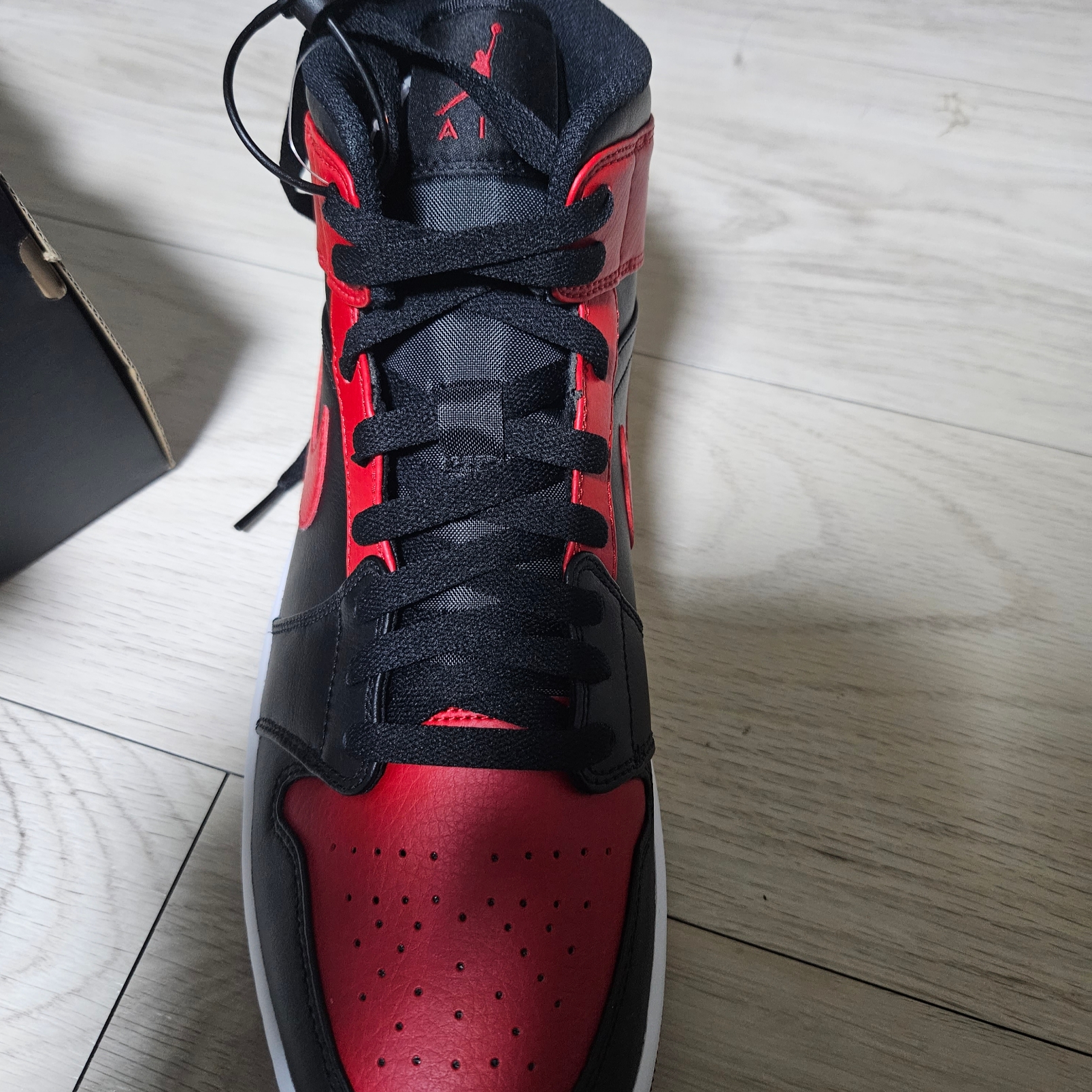 Jordan 1 Mid Bred Banned 2020 착용 스타일 - 1