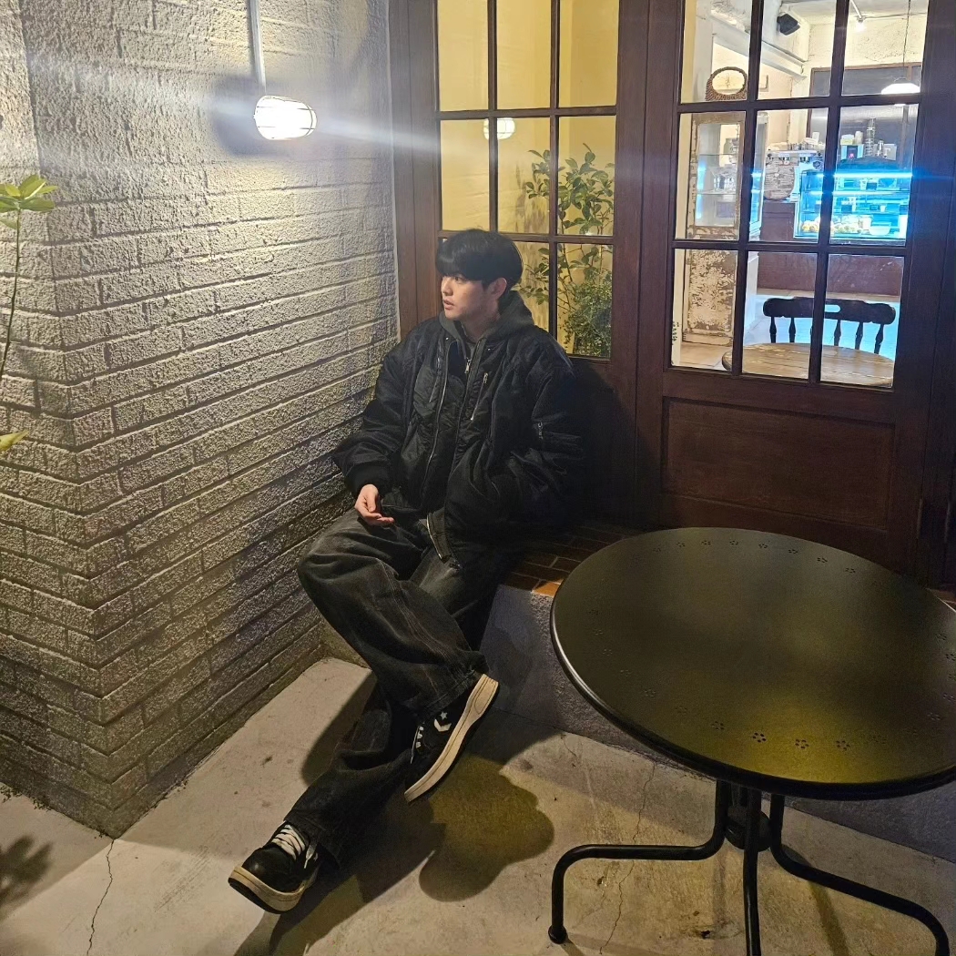 OMO Larva Shirring Bomber Jacket Black, Converse x Drkshdw Turbowpn Black Cream 착용 스타일 - 2