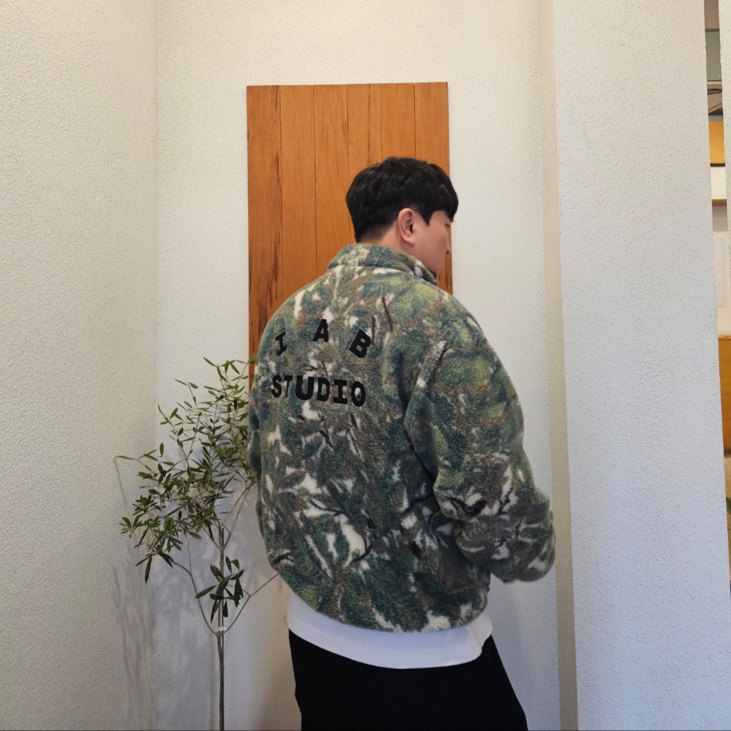 IAB Studio x Helinox Jacquard Half Zip-Up Bukhansan 착용 스타일