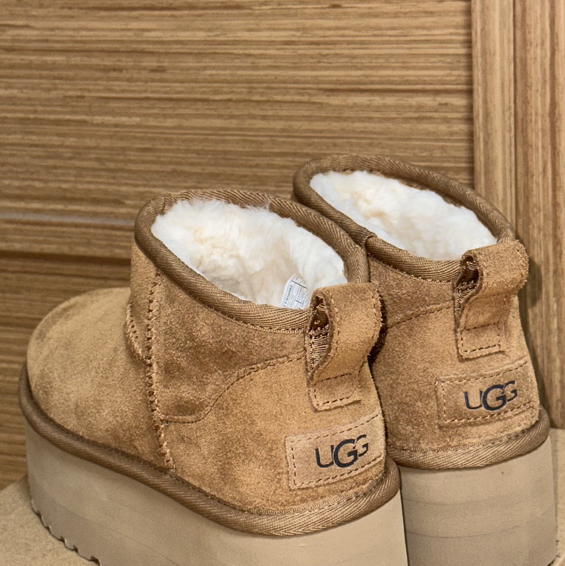 (W) UGG Classic Ultra Mini Platform Boots Chestnut 착용 스타일
