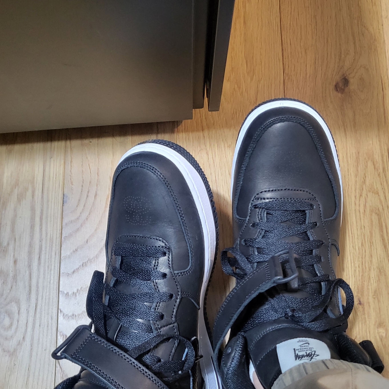 Nike x Stussy Air Force 1 '07 Mid SP Black 착용 스타일
