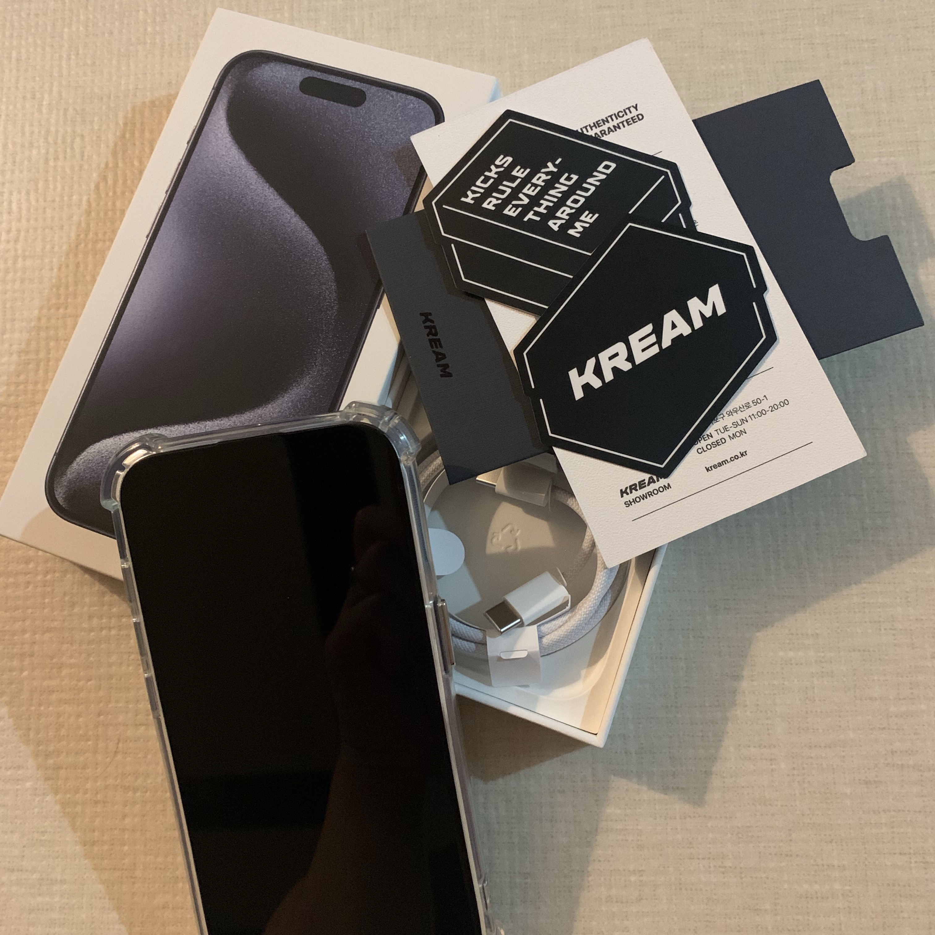 Apple iPhone 15 Pro 512GB Blue Titanium (Korean Ver.) 착용 스타일