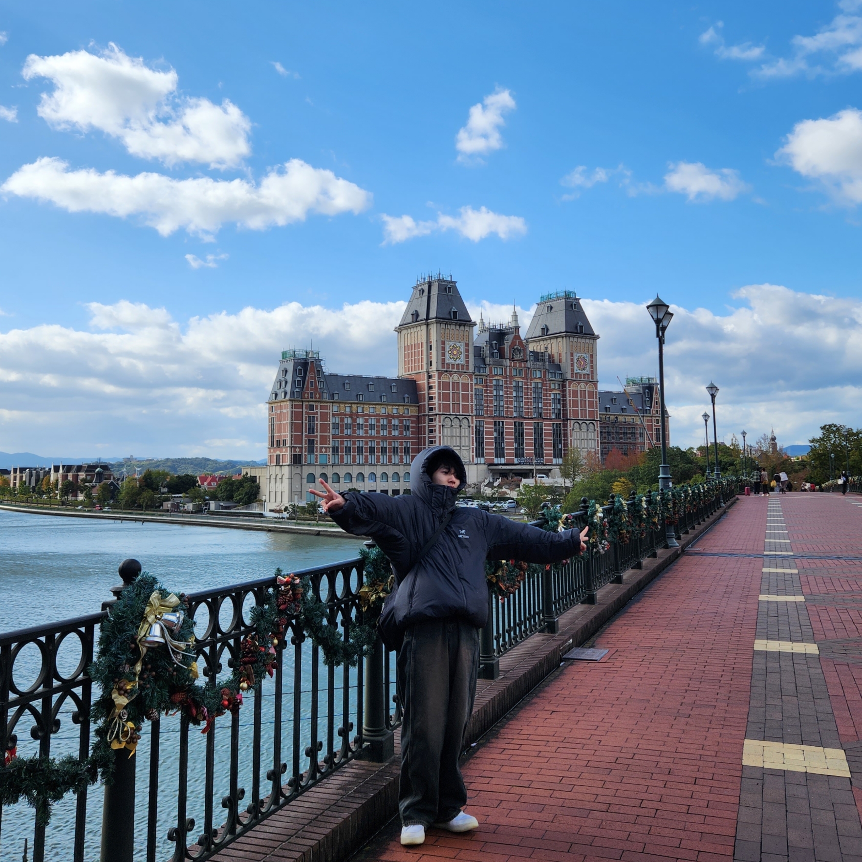 Arc'teryx Nuclei SV Parka Graphite, Nike Air Force 1 Low Gore-Tex Summer Shower 착용 스타일