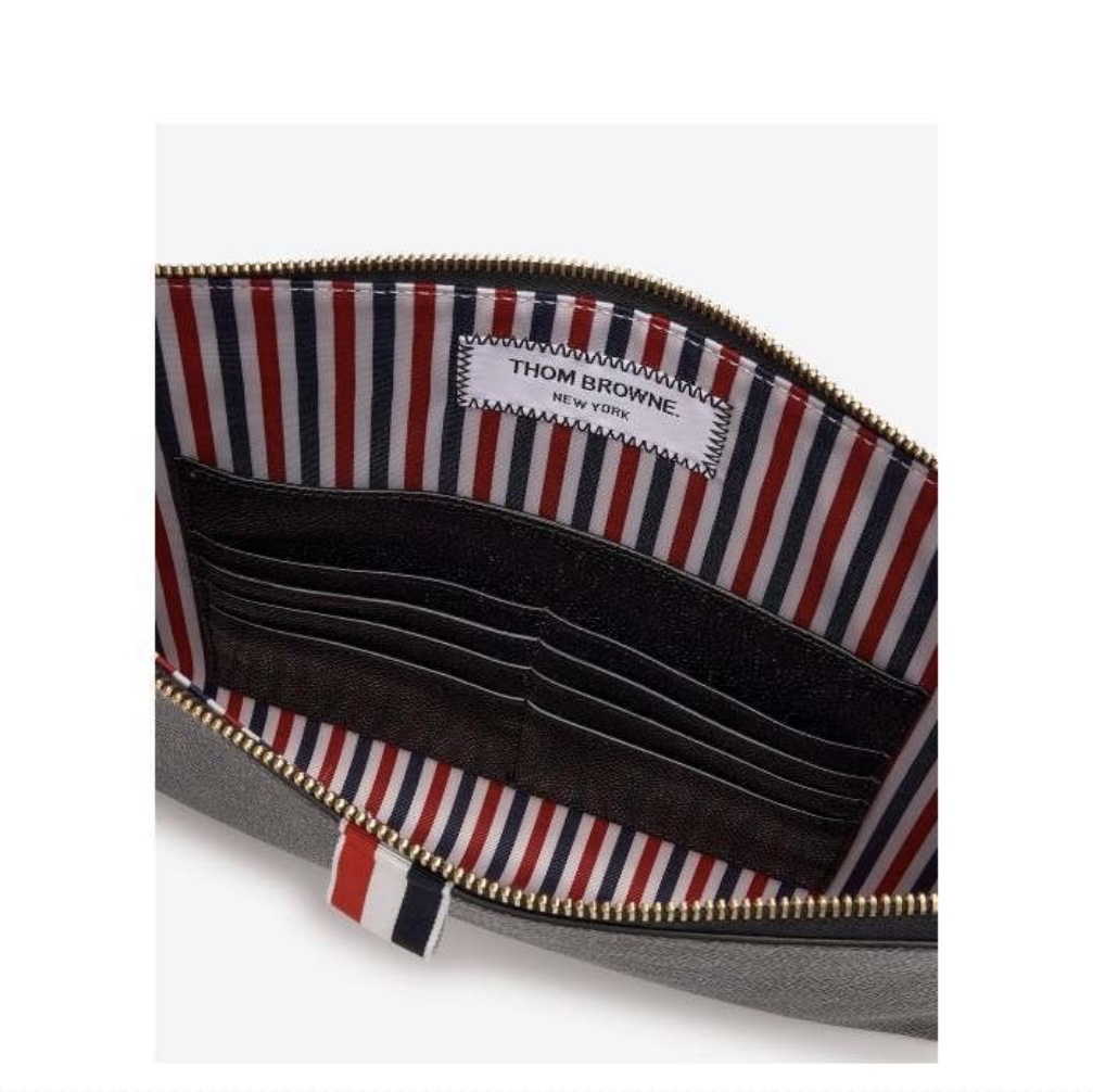 Thom Browne RWB Strap Medium Folio Clutch Black 착용 스타일 - 1