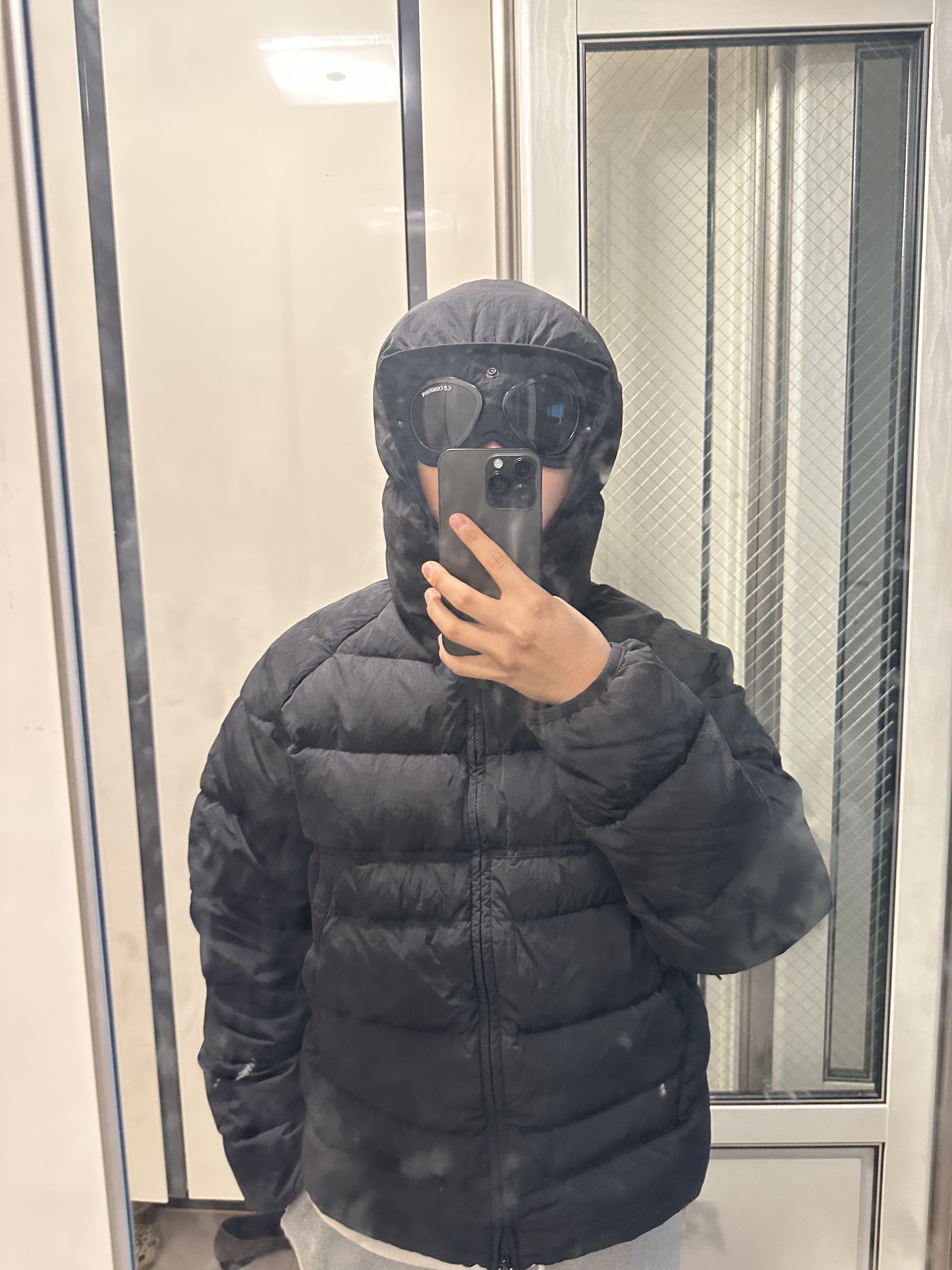 C.P. Company Eco-Chrome R Hooded Down Goggle Jacket Black - 23FW 착용 스타일 - 2