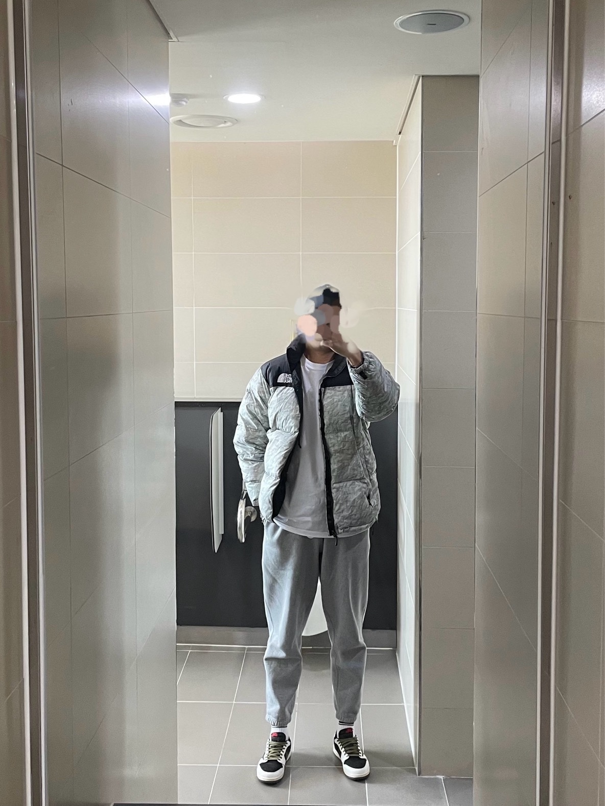 Supreme x The North Face Paper Print Nuptse Jacket - 19FW, Nike NRG Solo Swoosh Fleece Pants Dark Grey Heather - US/EU 착용 스타일 - 1