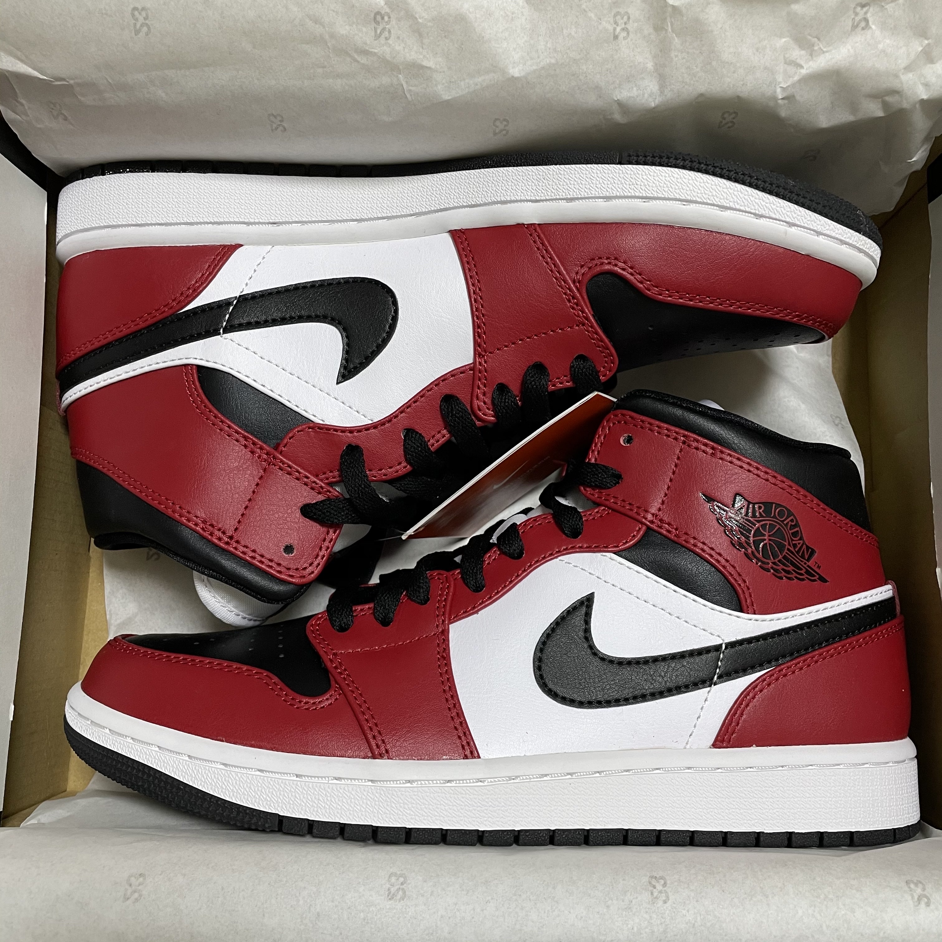 Jordan 1 Mid Chicago Black Toe 착용 스타일