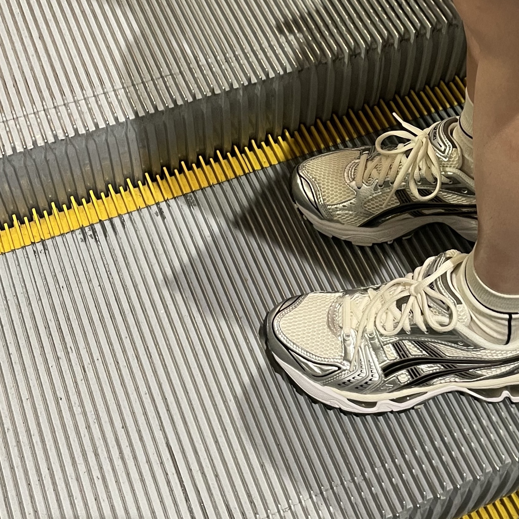 Asics Gel-Kayano 14 Cream Black 착용 스타일