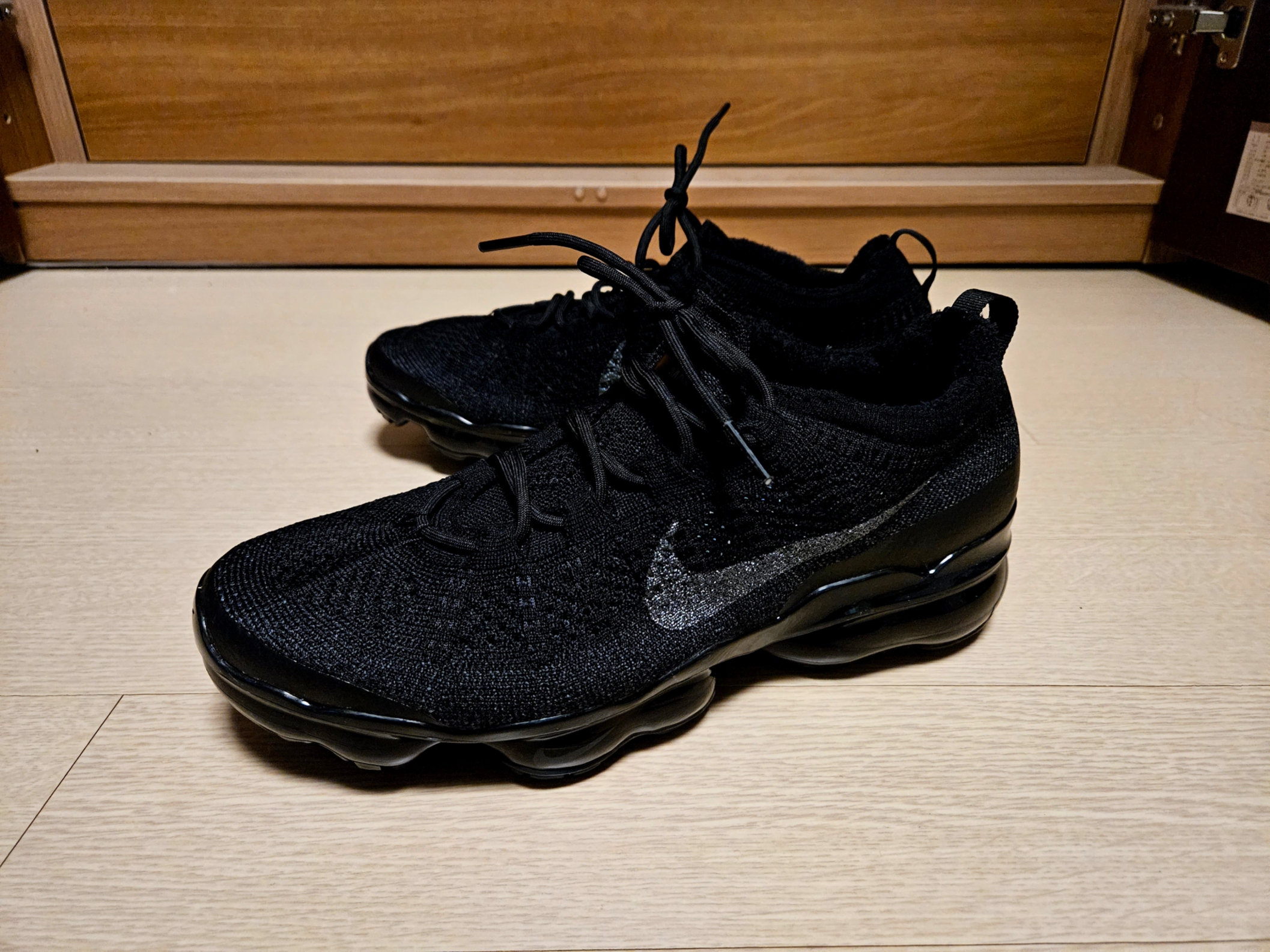 Nike Air VaporMax 2023 Flyknit Triple Black 착용 스타일 - 3