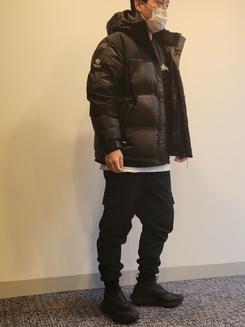 Nike ACG Mountain Fly Gore-Tex Black and Dark Grey, Stussy Big Cities LS T-Shirt Pigment Dyed Black 착용 스타일