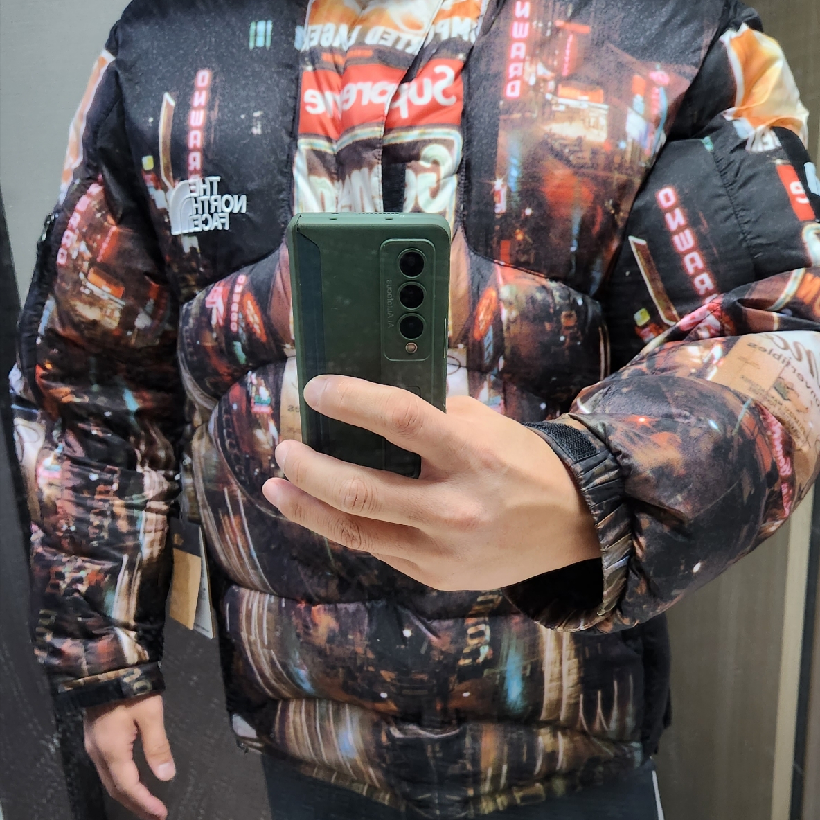 Supreme x The North Face 800-Fill Half Zip Hooded Pullover Times Square - 22FW 착용 스타일