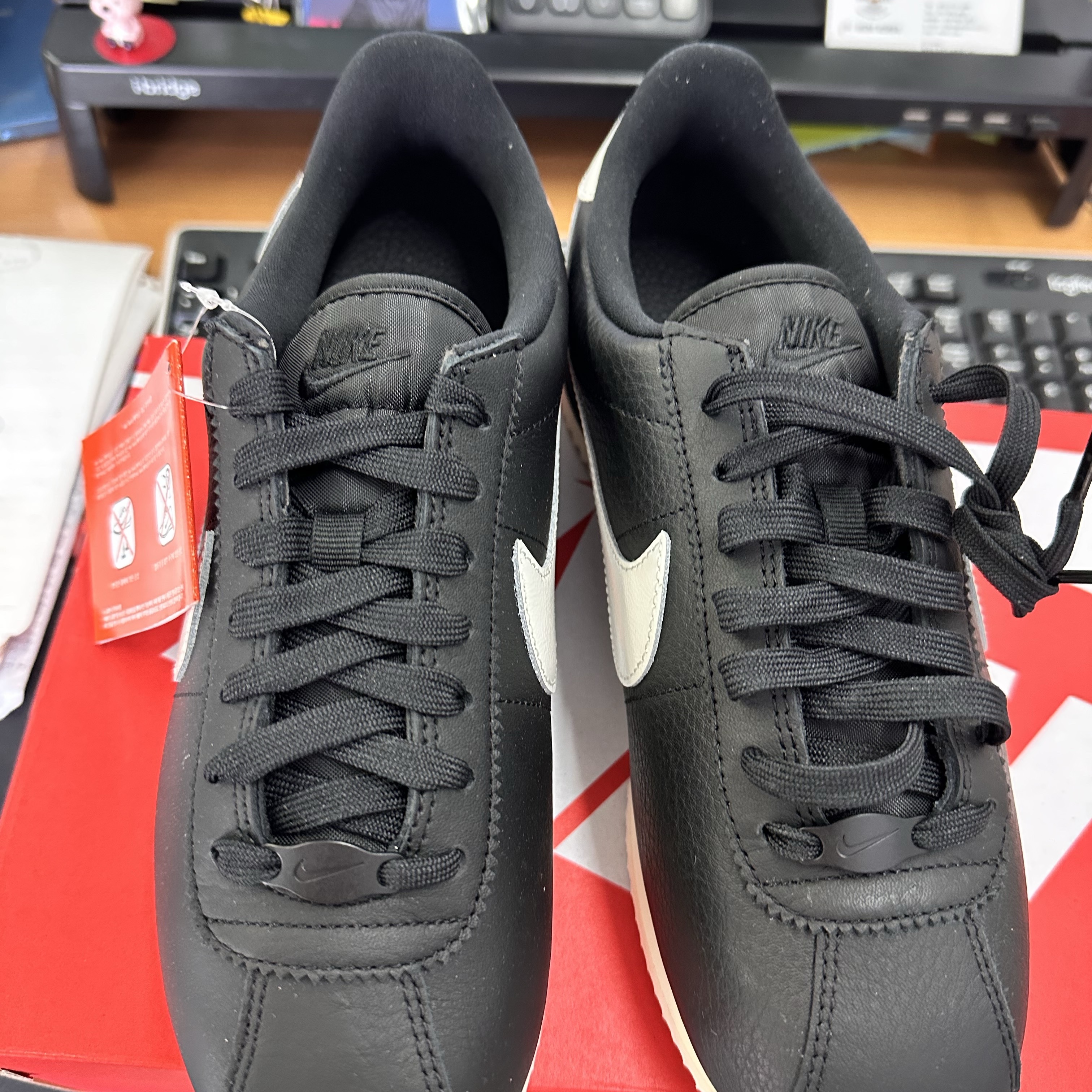 (W) Nike Cortez Black and Sail 착용 스타일