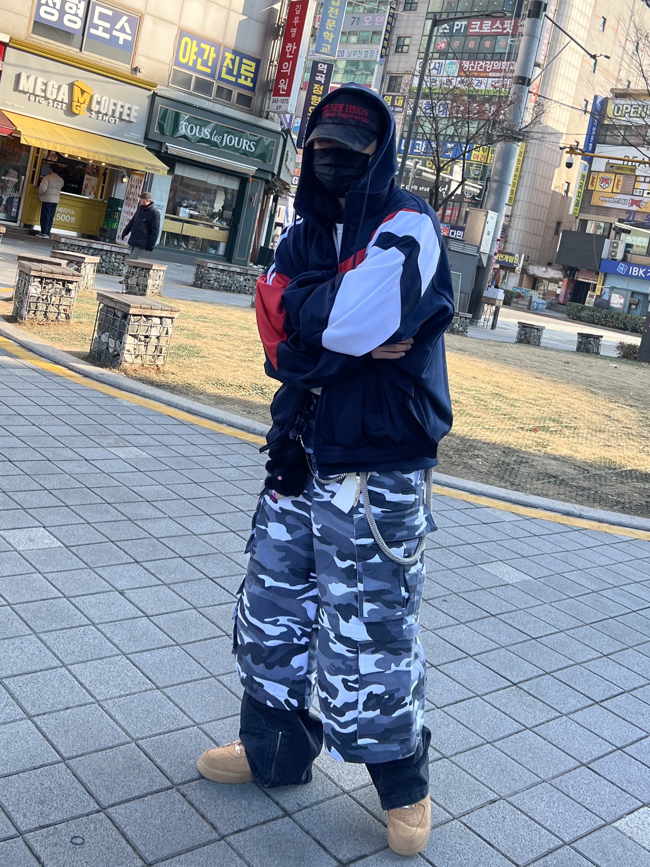 Project G/R Hybrid Hooded Track Jacket Navy, Project G/R Oversized Convertible Cargo Pants City Camo 착용 스타일 - 3