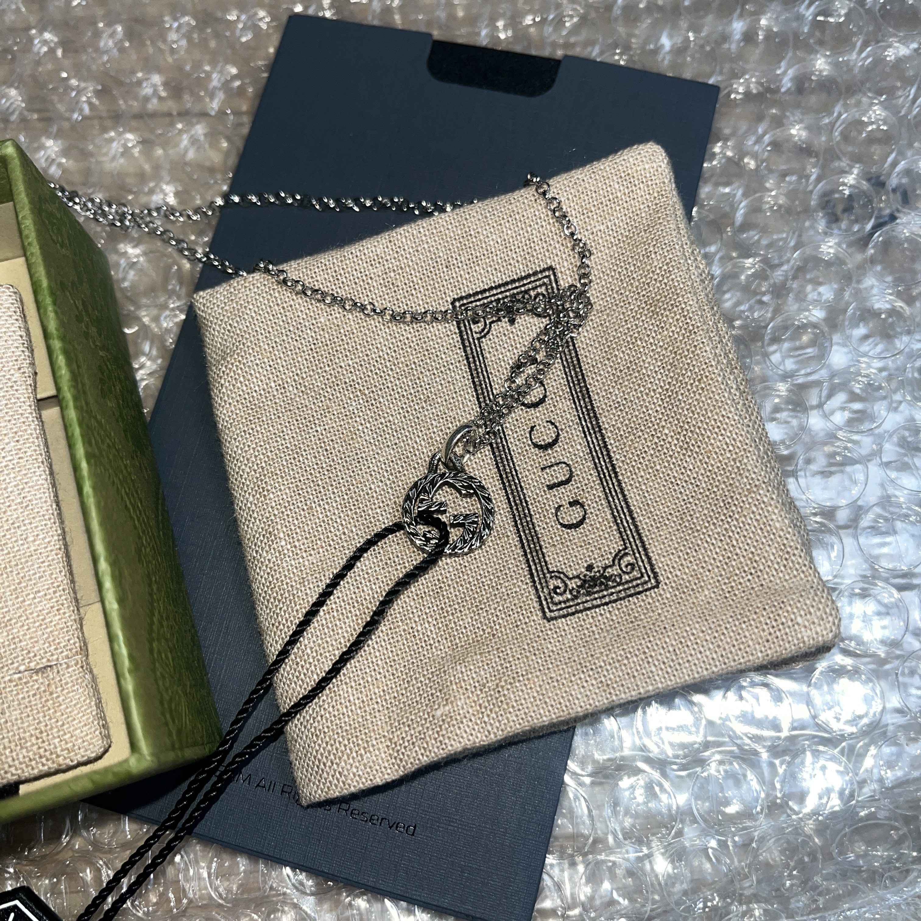 Gucci Interlocking G Pendant Necklace Silver 착용 스타일 - 1