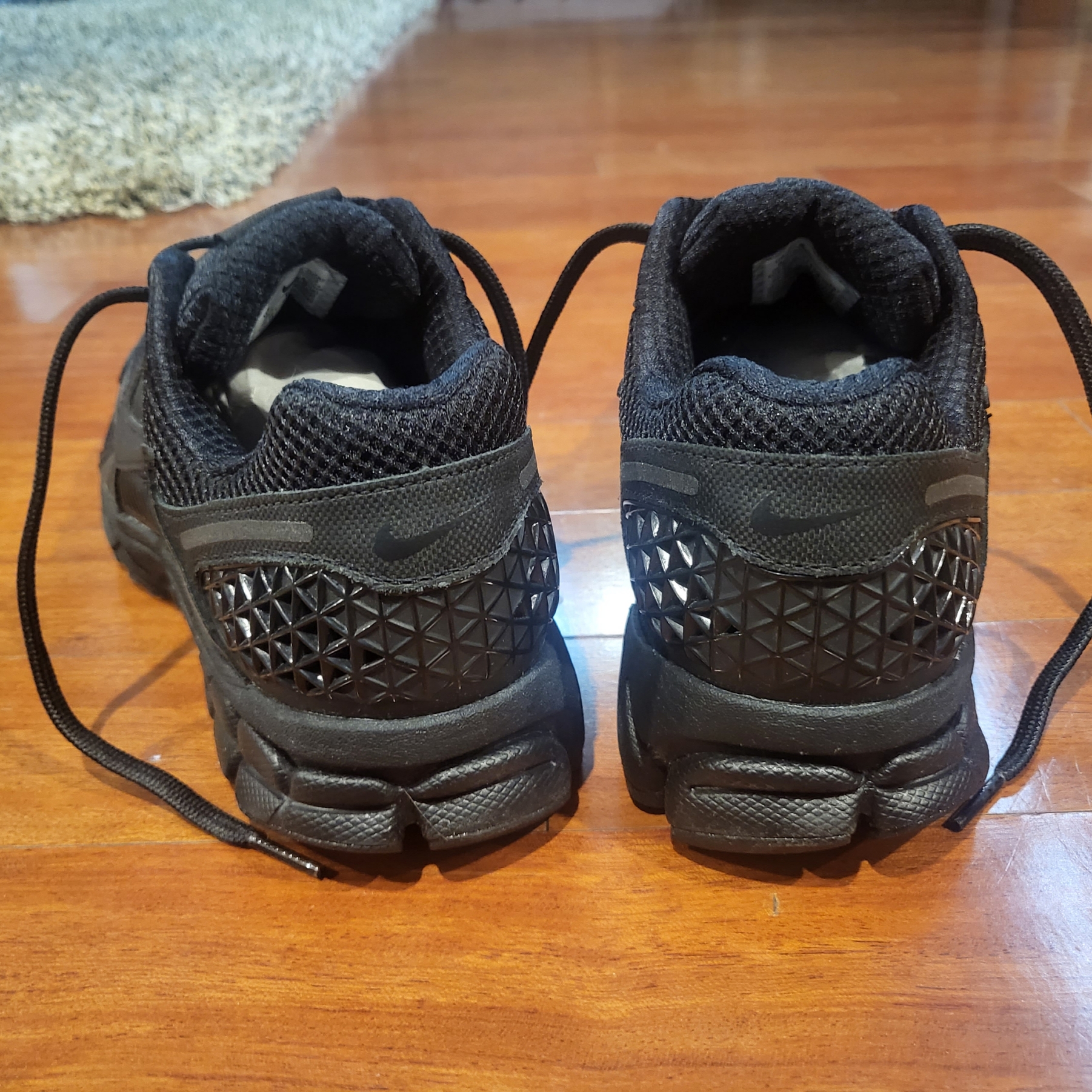 Nike Zoom Vomero 5 SP Black 착용 스타일 - 3