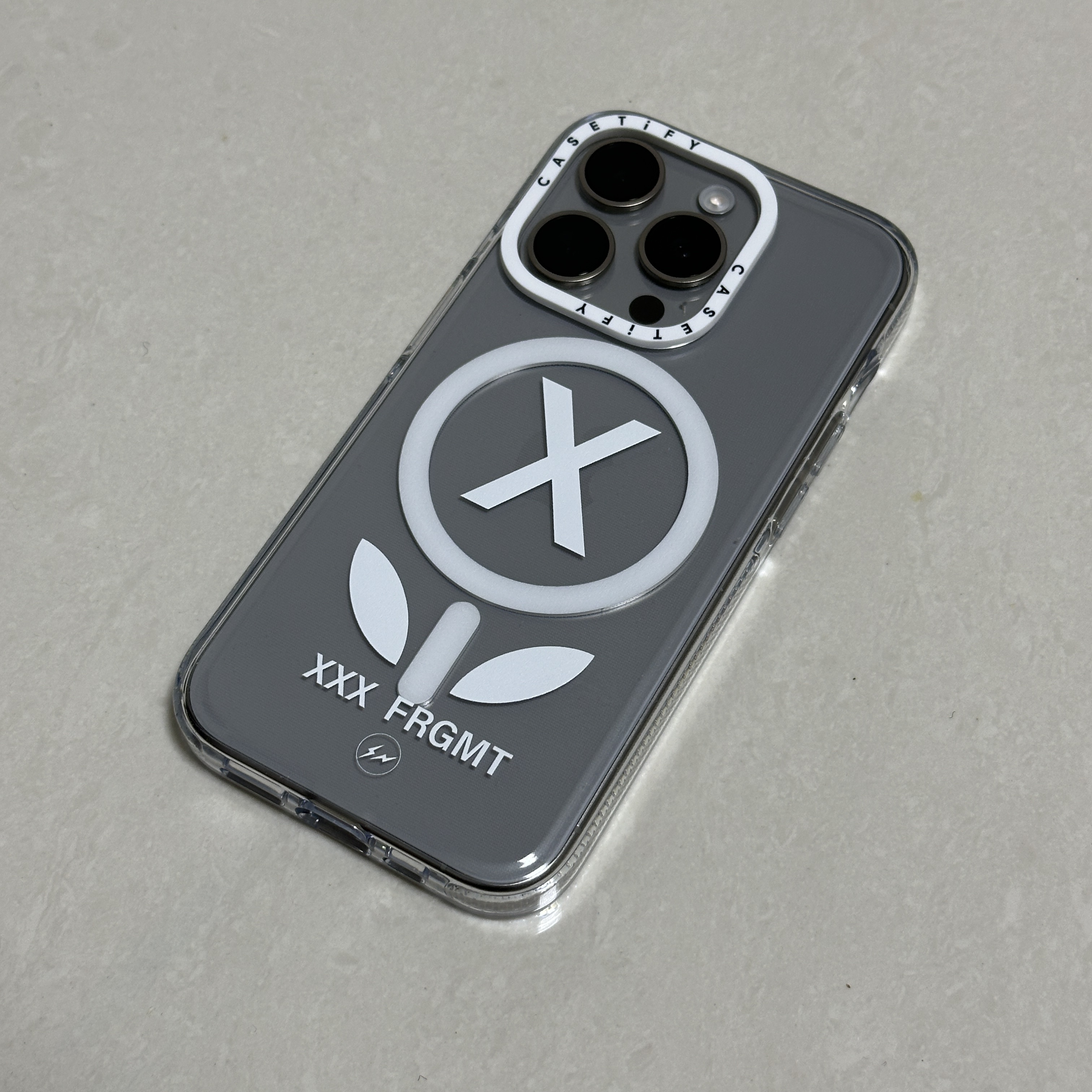 Casetify x Fragment x God Selection XXX Flower White iphone Magsafe Case Clear White Camera Ring 착용 스타일