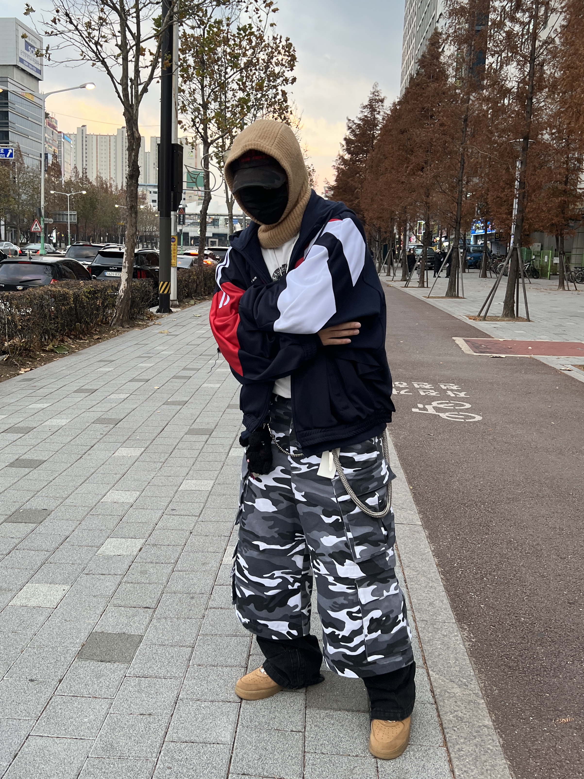 Project G/R Hybrid Hooded Track Jacket Navy, Project G/R Oversized Convertible Cargo Pants City Camo 착용 스타일 - 6