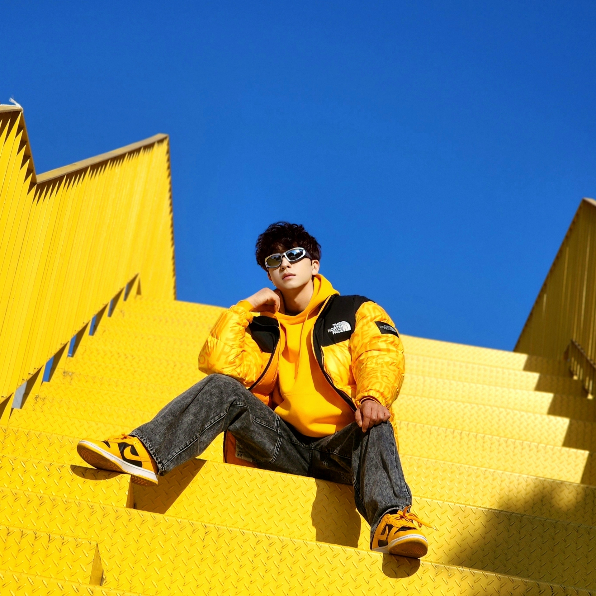 Nike Dunk Low Retro Championship Goldenrod, The North Face White Label Novelty Nuptse Down Jacket P Yellow 착용 스타일 - 1