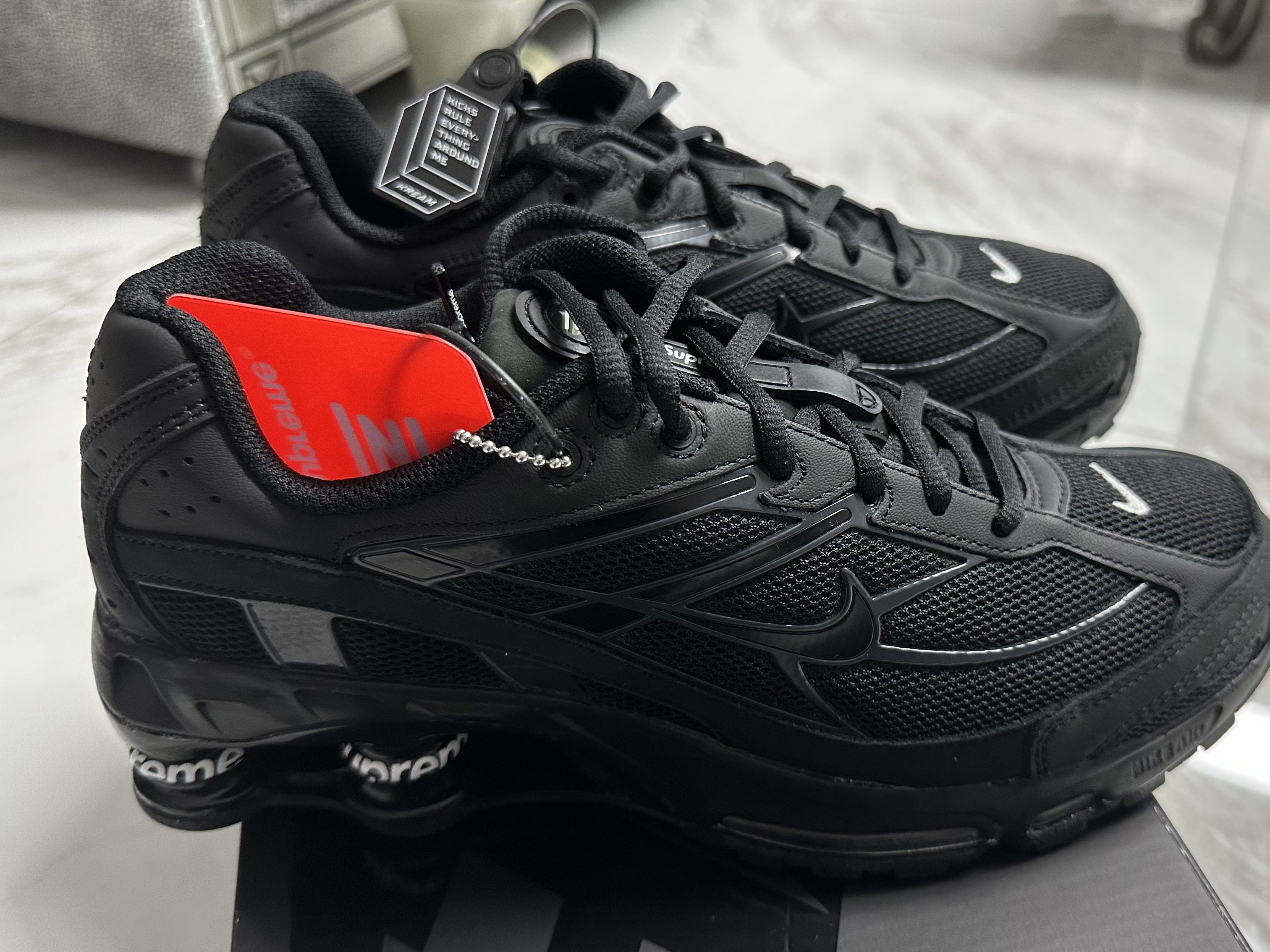 Nike x Supreme Shox Ride 2 SP Black 착용 스타일 - 1