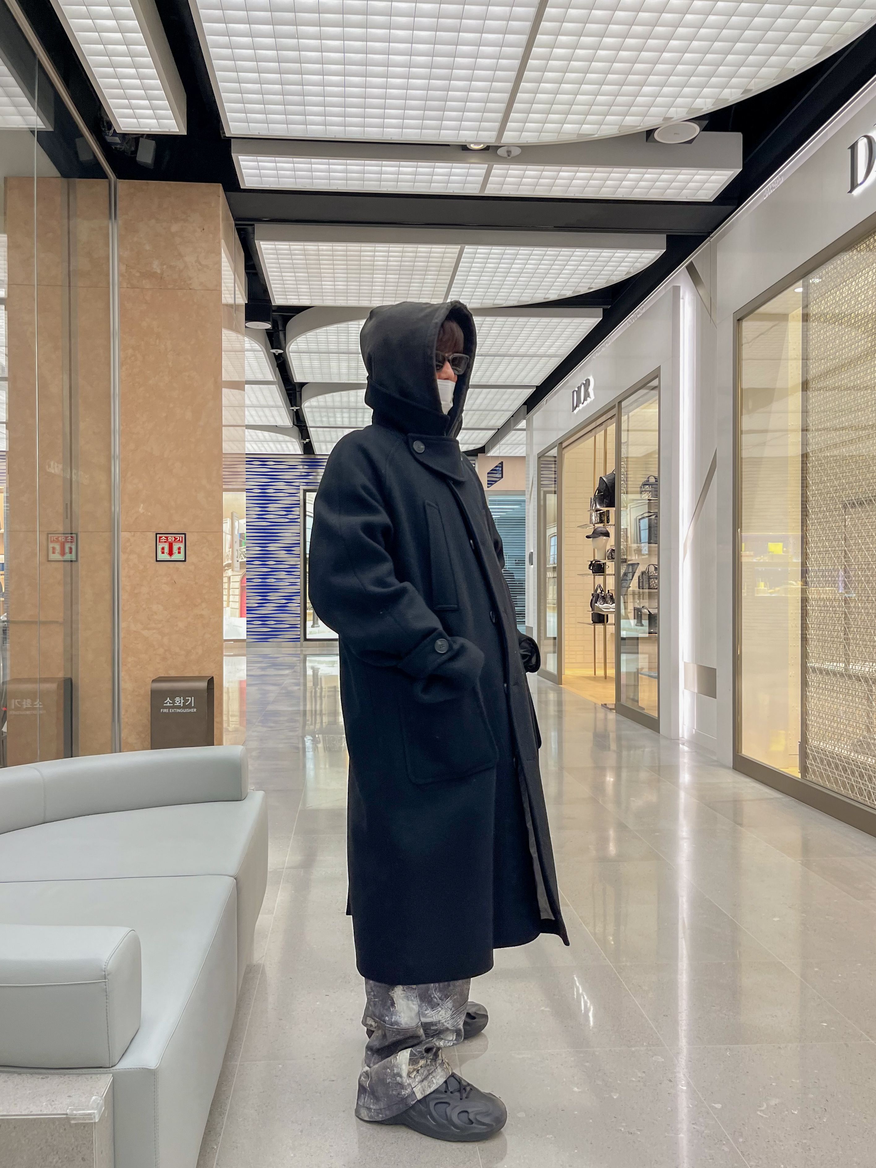 Undermycar Legion.02 Balmacaan Oversized Wool Coat Black, Adidas Adifom Q Core Black Carbon 착용 스타일 - 1