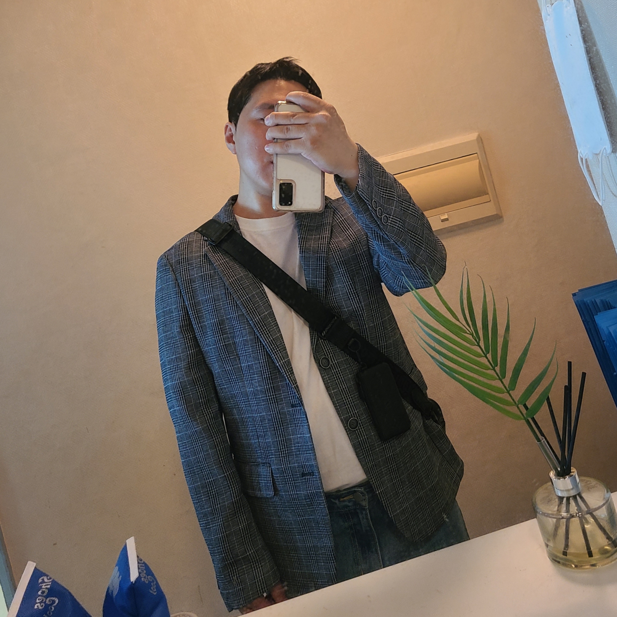 Louis Vuitton Trio Messenger Black 착용 스타일