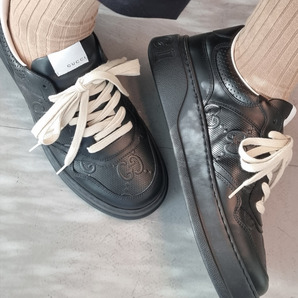 Gucci GG Embossed Sneakers White 착용 스타일