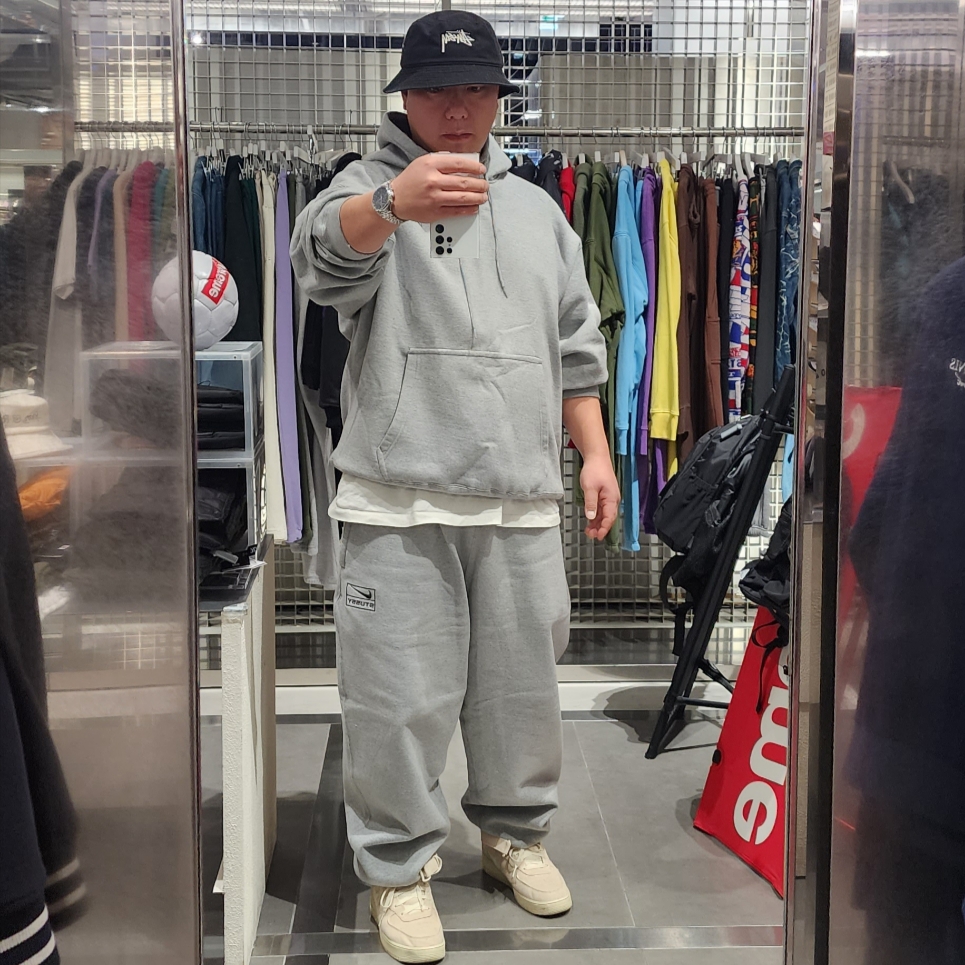 Stussy Big Stock Bucket Hat Black, Nike x Stussy NRG RA Pullover Hoodie Dark Grey Heather (DJ9488-063) 착용 스타일