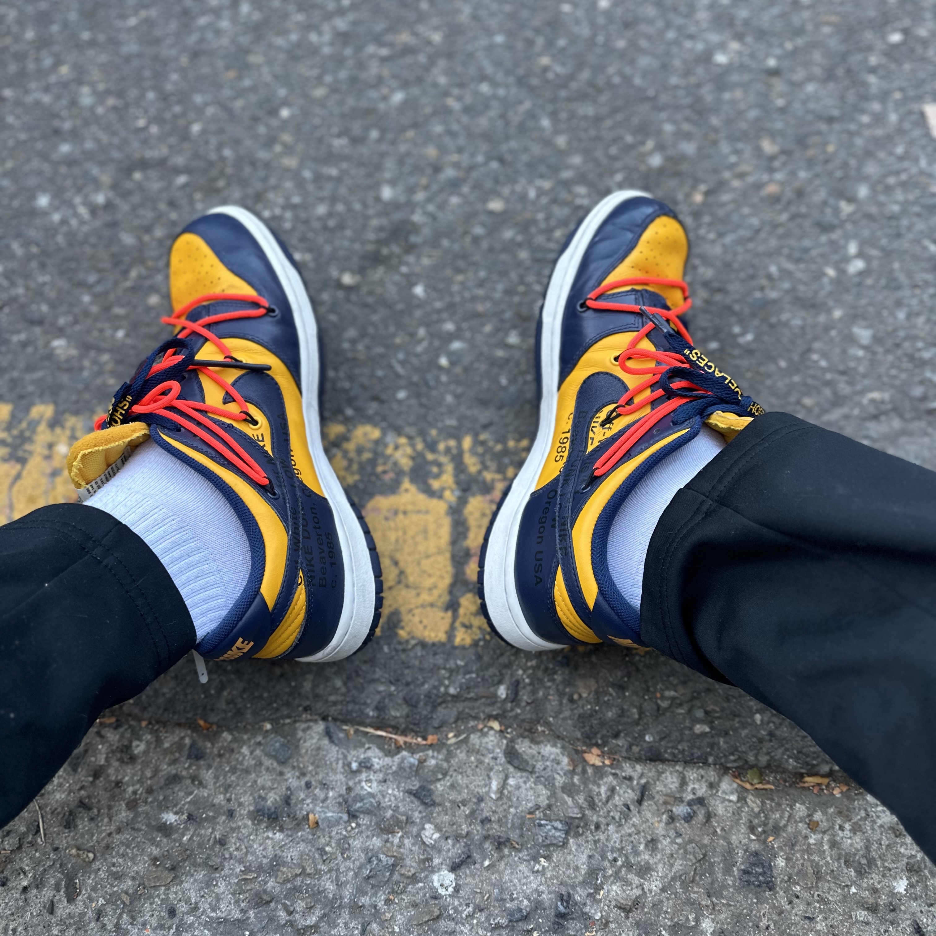 Nike x Off-White Dunk Low University Gold Midnight Navy 착용 스타일 - 2