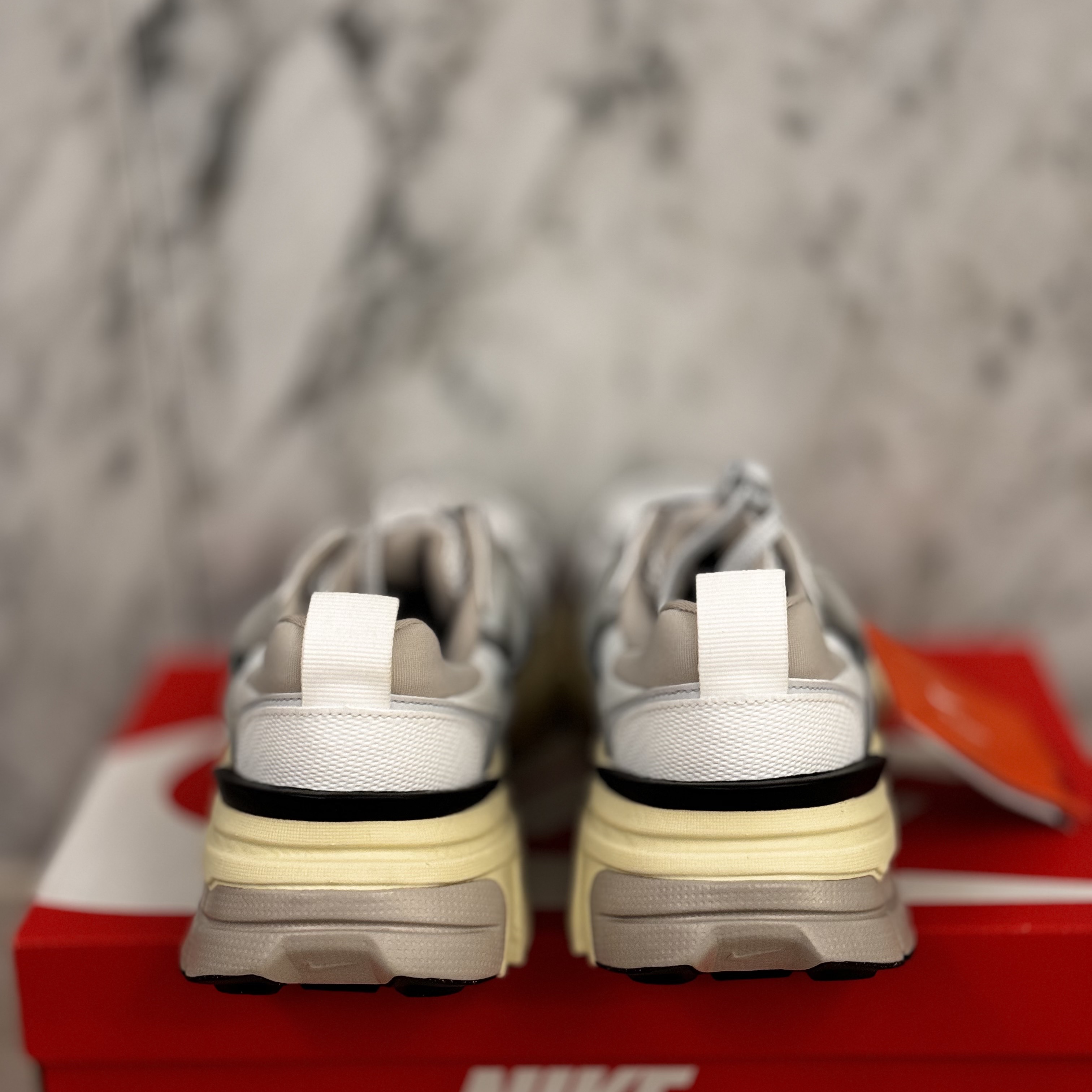 Nike V2K Run Summit White Metallic Silver 착용 스타일 - 5