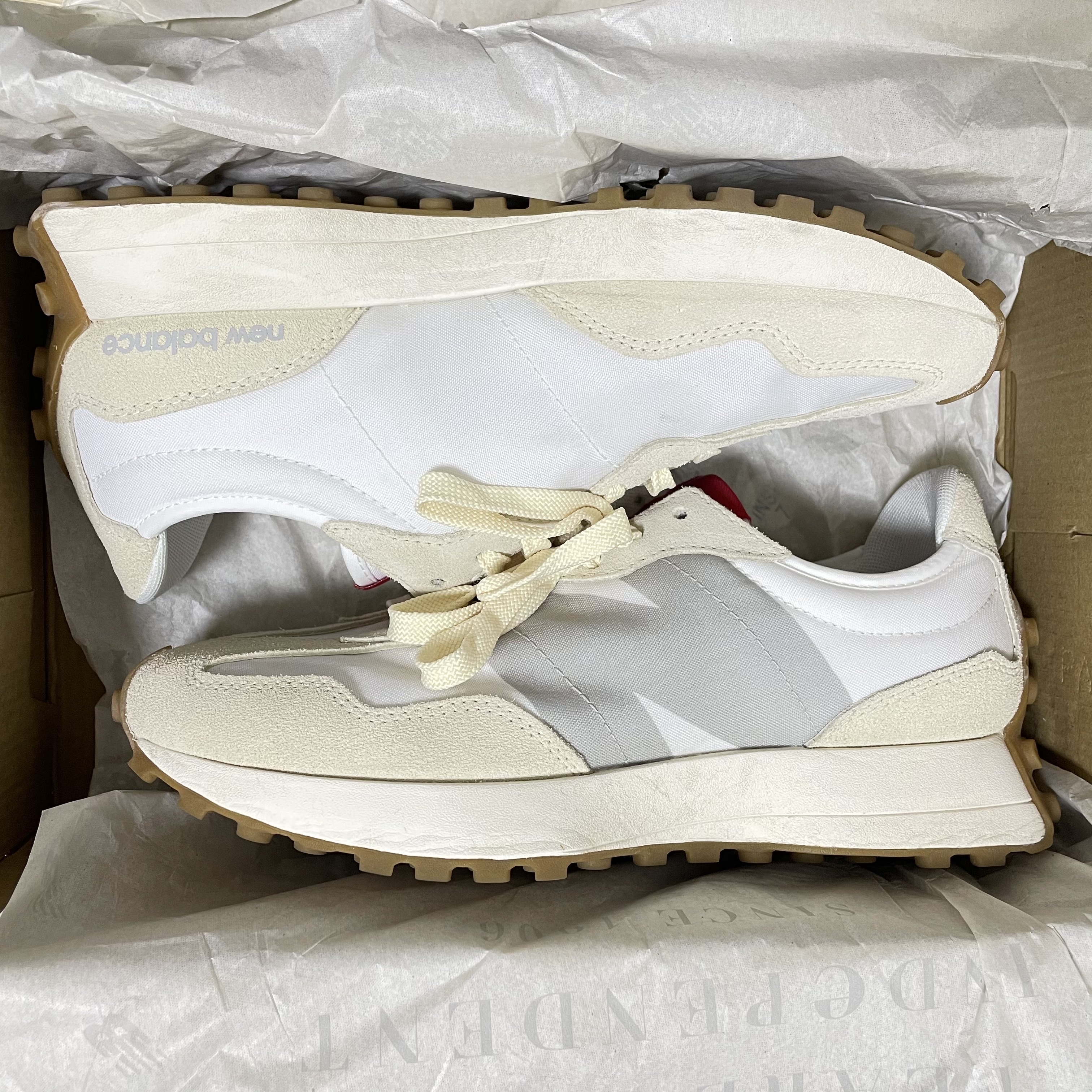 (W) New Balance 327 White Sail 착용 스타일