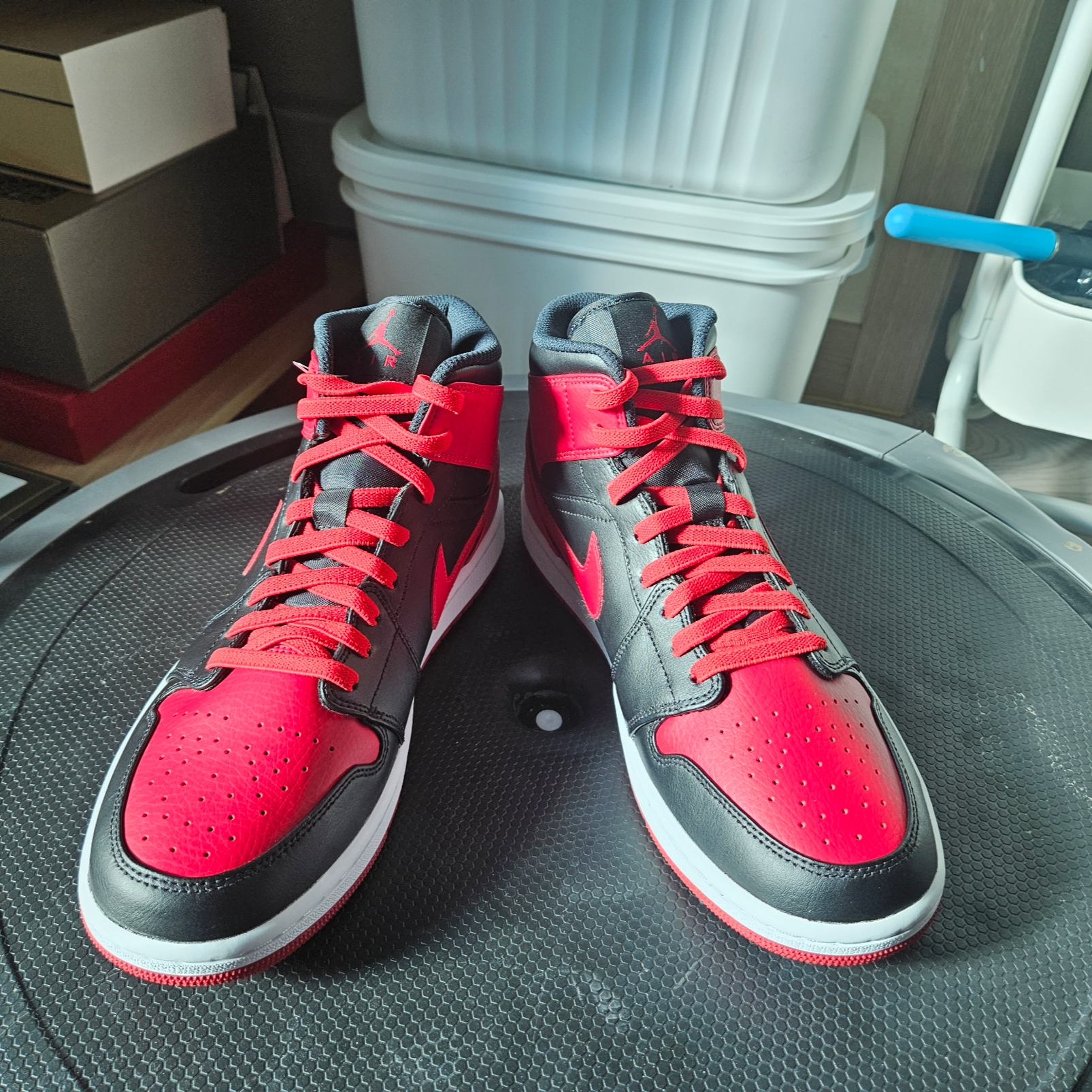 Jordan 1 Mid Bred Banned 2020 착용 스타일 - 4