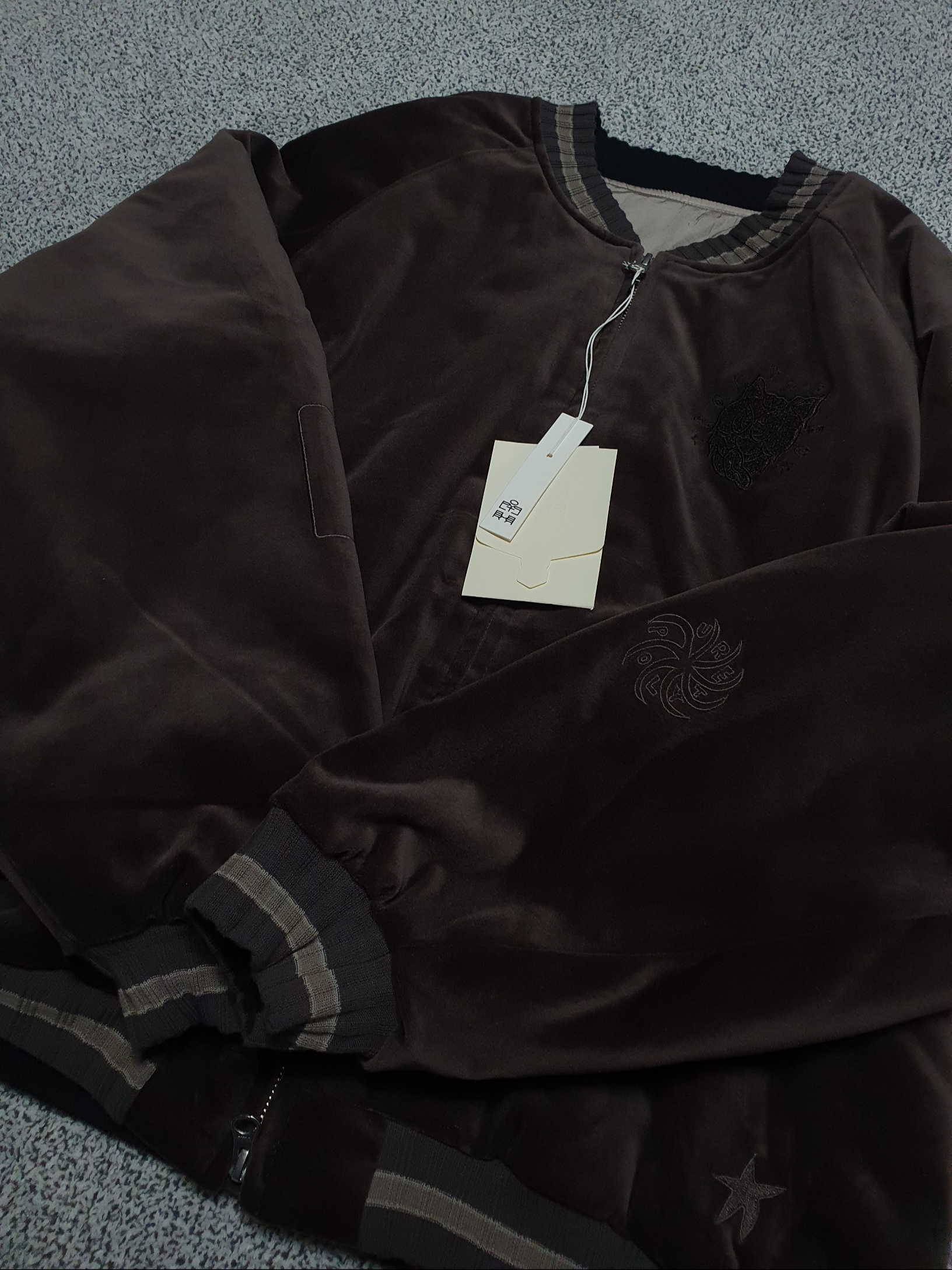 Polyteru HANK Velvet Souvenir Jacket Brown 착용 스타일 - 1