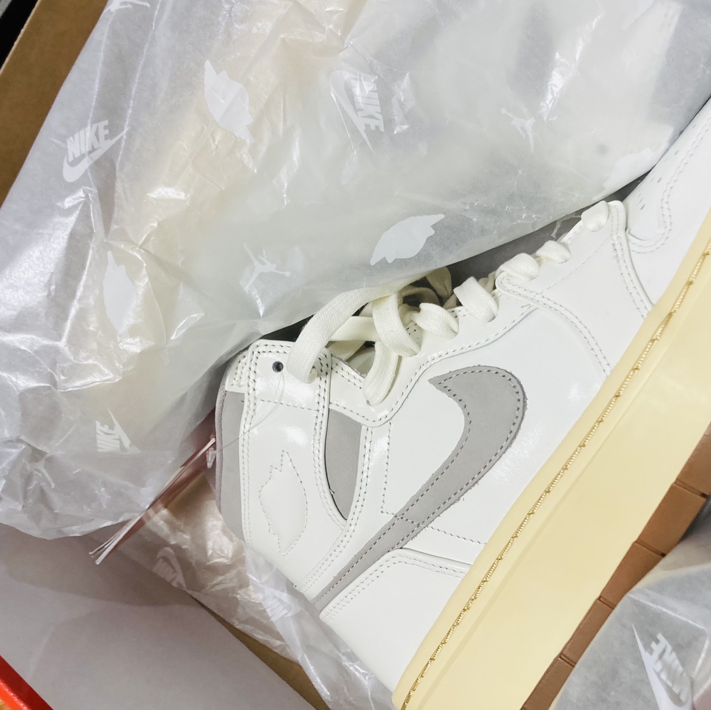 (W) Jordan 1 Elevate High SE Sail Pale Vanilla 착용 스타일 - 2