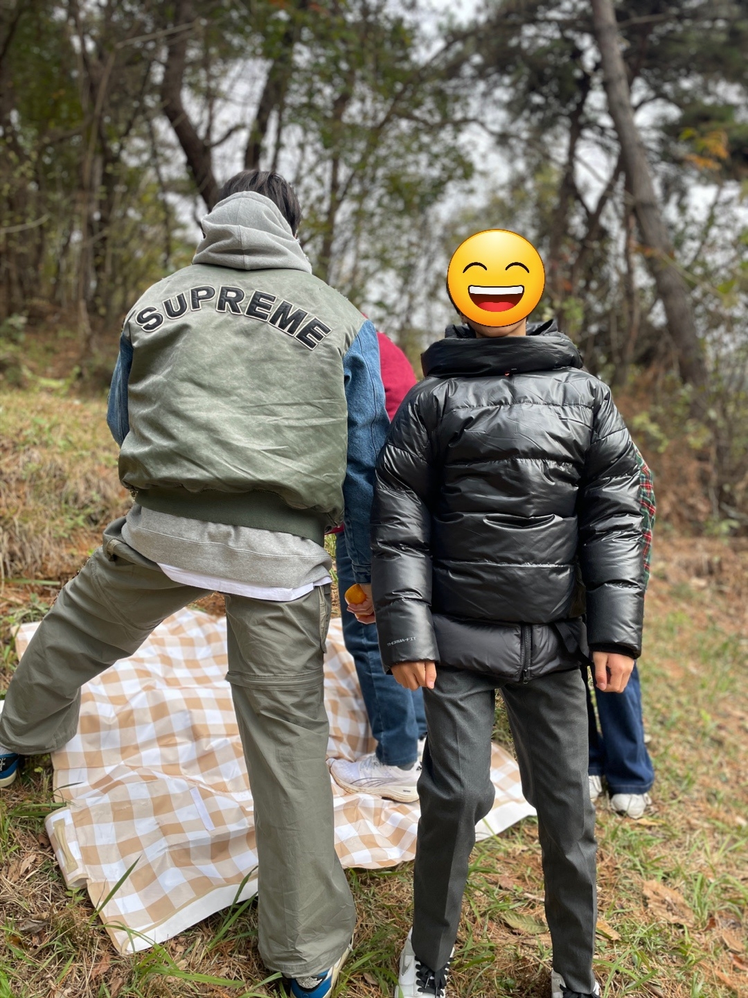 Supreme Denim Sleeve MA-1 Olive - 23SS, Jordan 1 x Travis Scott x Fragment Retro Low OG SP Military Blue 착용 스타일