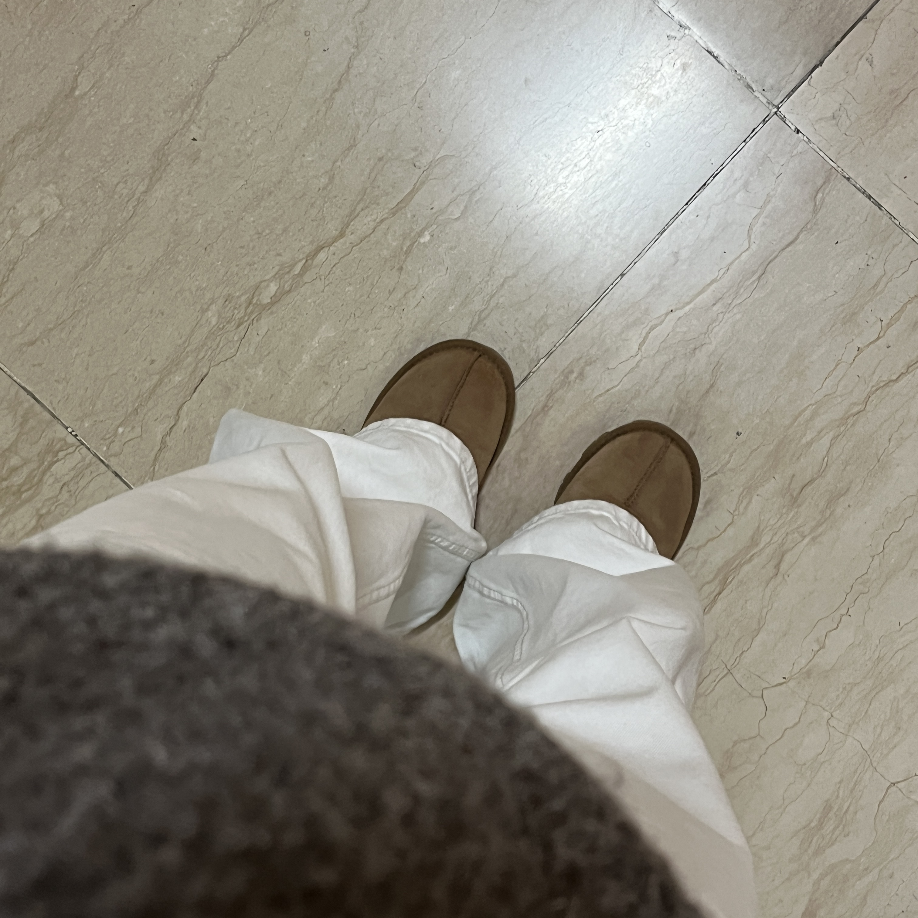 (W) UGG Coquette Slipper Chestnut 착용 스타일 - 2
