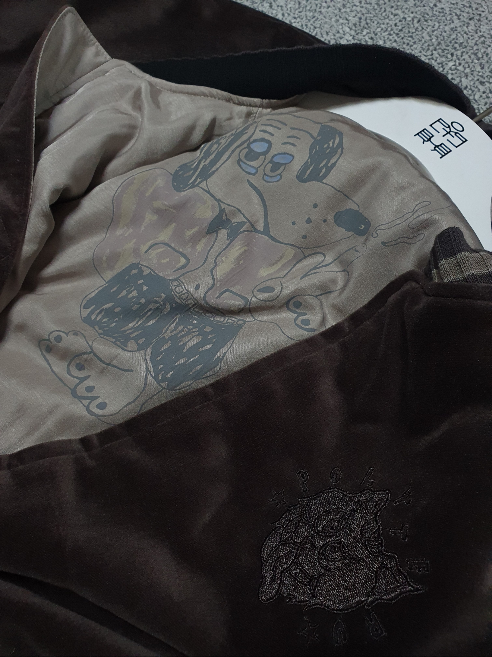 Polyteru HANK Velvet Souvenir Jacket Brown 착용 스타일 - 3
