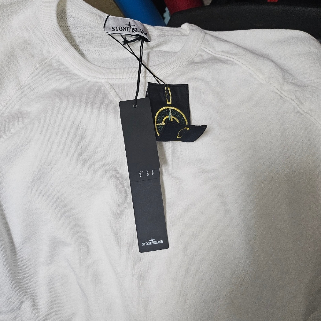 Stone Island 66360 Old Treatment Crewneck Sweatshirt White - 23SS 착용 스타일