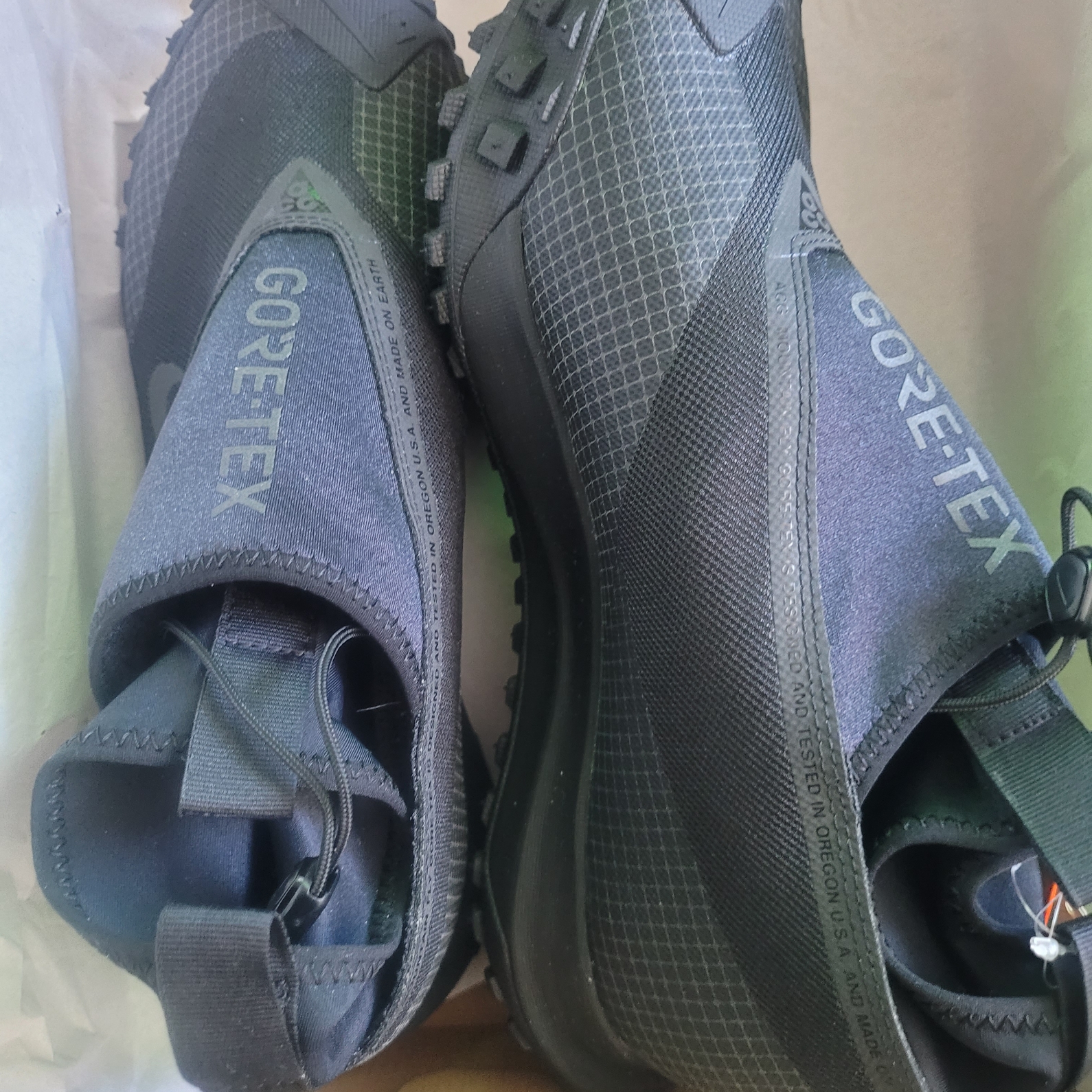 Nike ACG Mountain Fly Gore-Tex Black and Dark Grey 착용 스타일