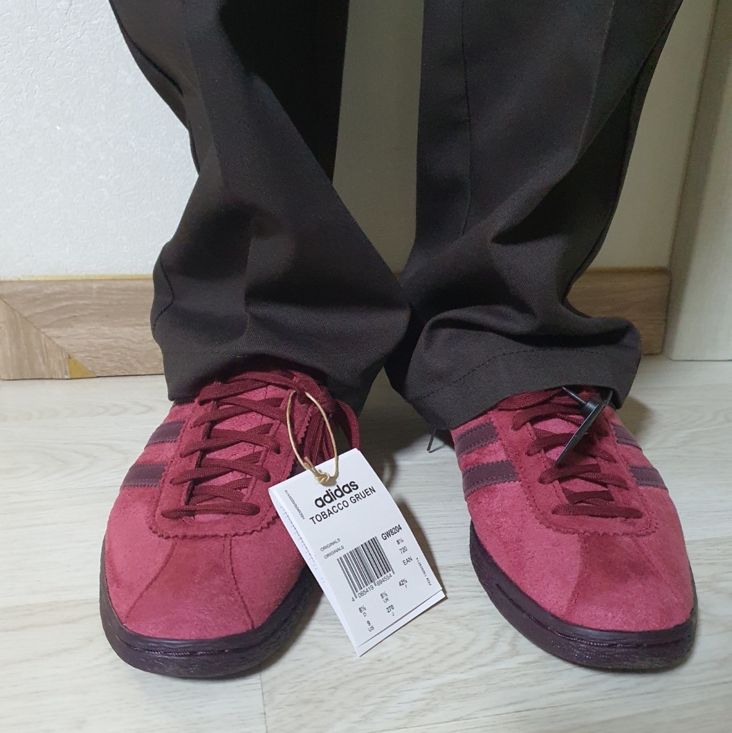 Adidas Tobacco Gruen Collegiate Burgundy 착용 스타일 - 2
