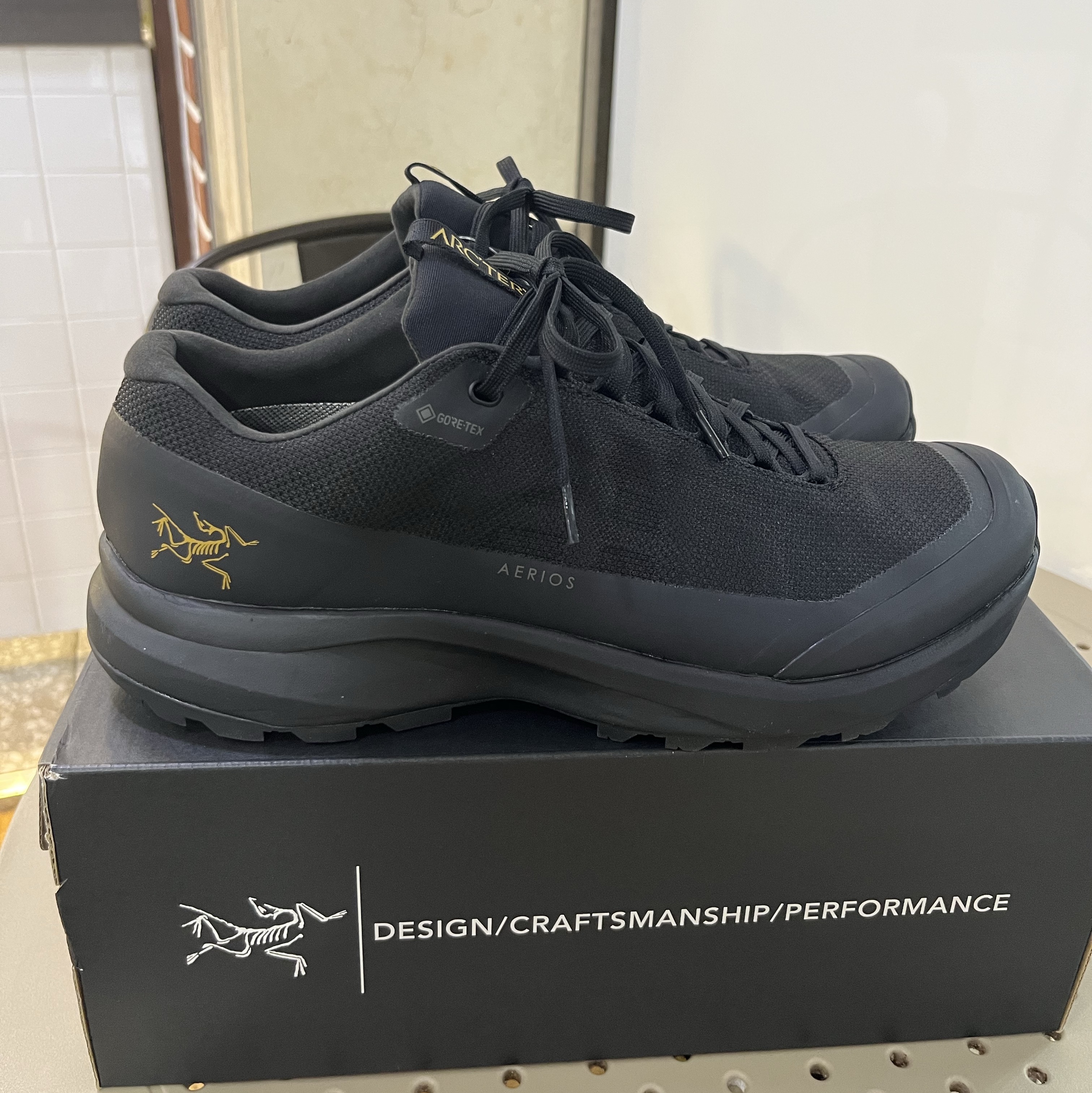 Arc'teryx Aerios FL 2 GTX Black, Arc'teryx Atom LT Hoody Black 착용 스타일 - 1