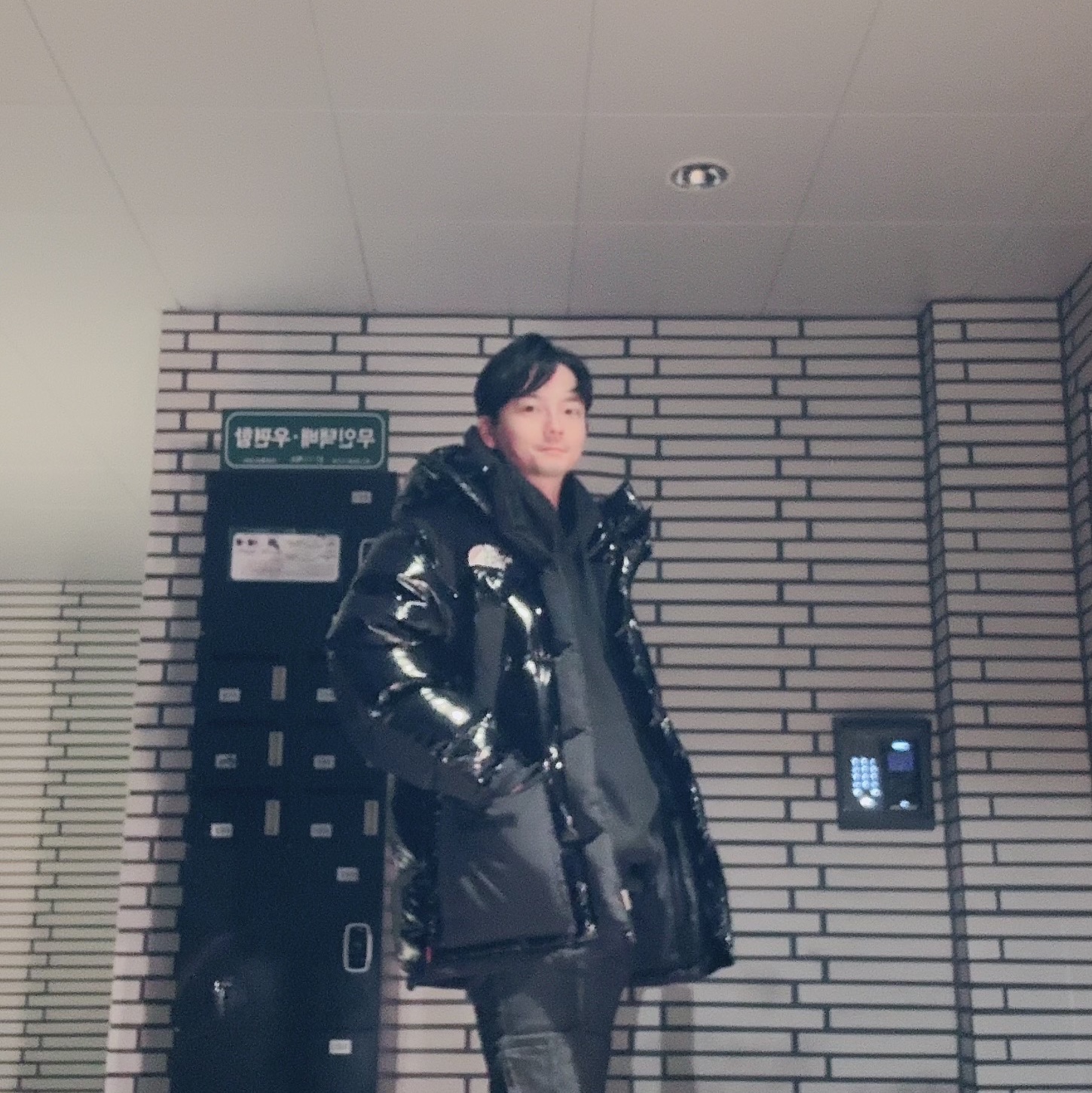 Supreme x The North Face 700-Fill Down Parka Black - 22FW, Stussy World Tour Hoodie Black 2023 착용 스타일 - 3