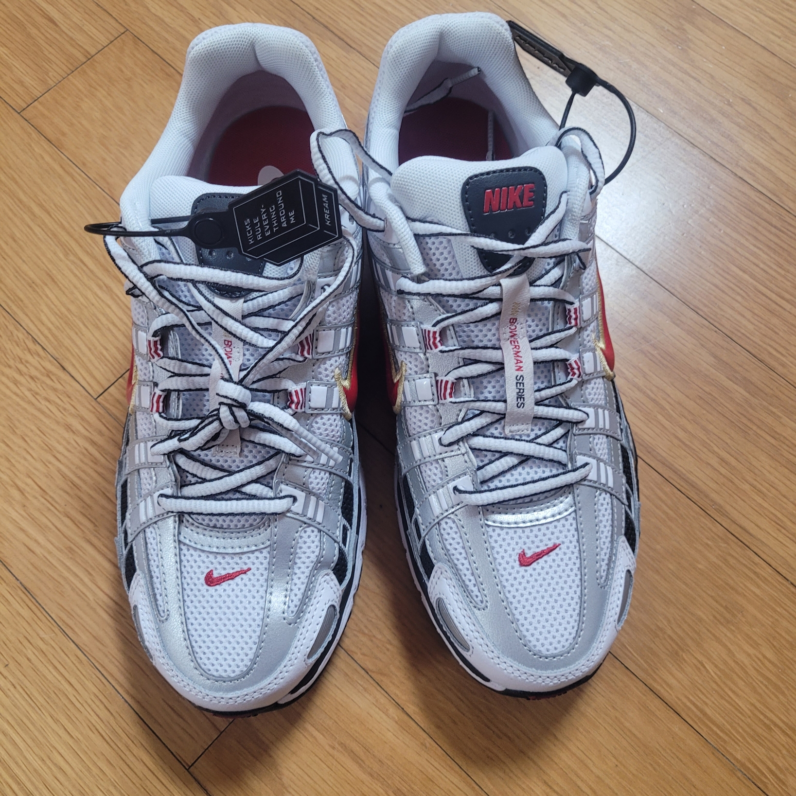 (W) Nike P-6000 Metallic Silver Red 착용 스타일