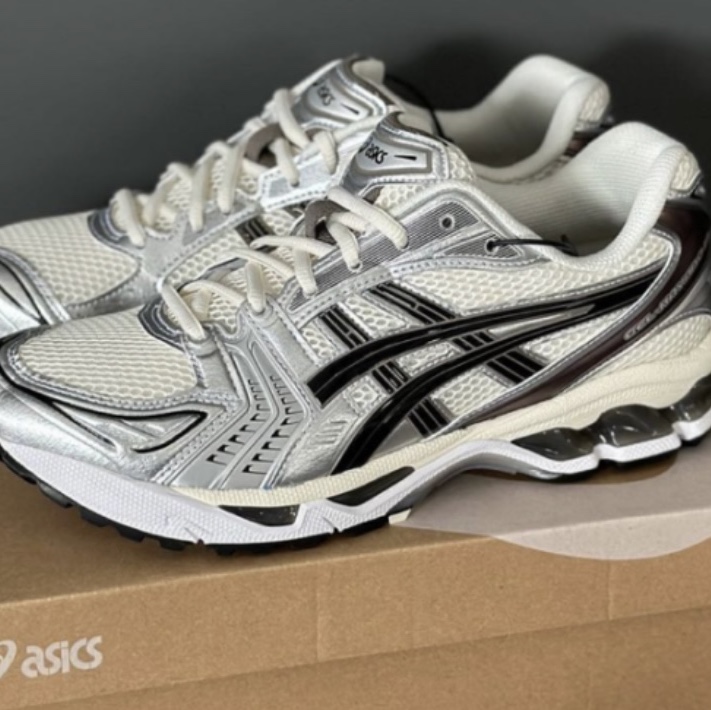 Asics Gel-Kayano 14 Cream Black 착용 스타일