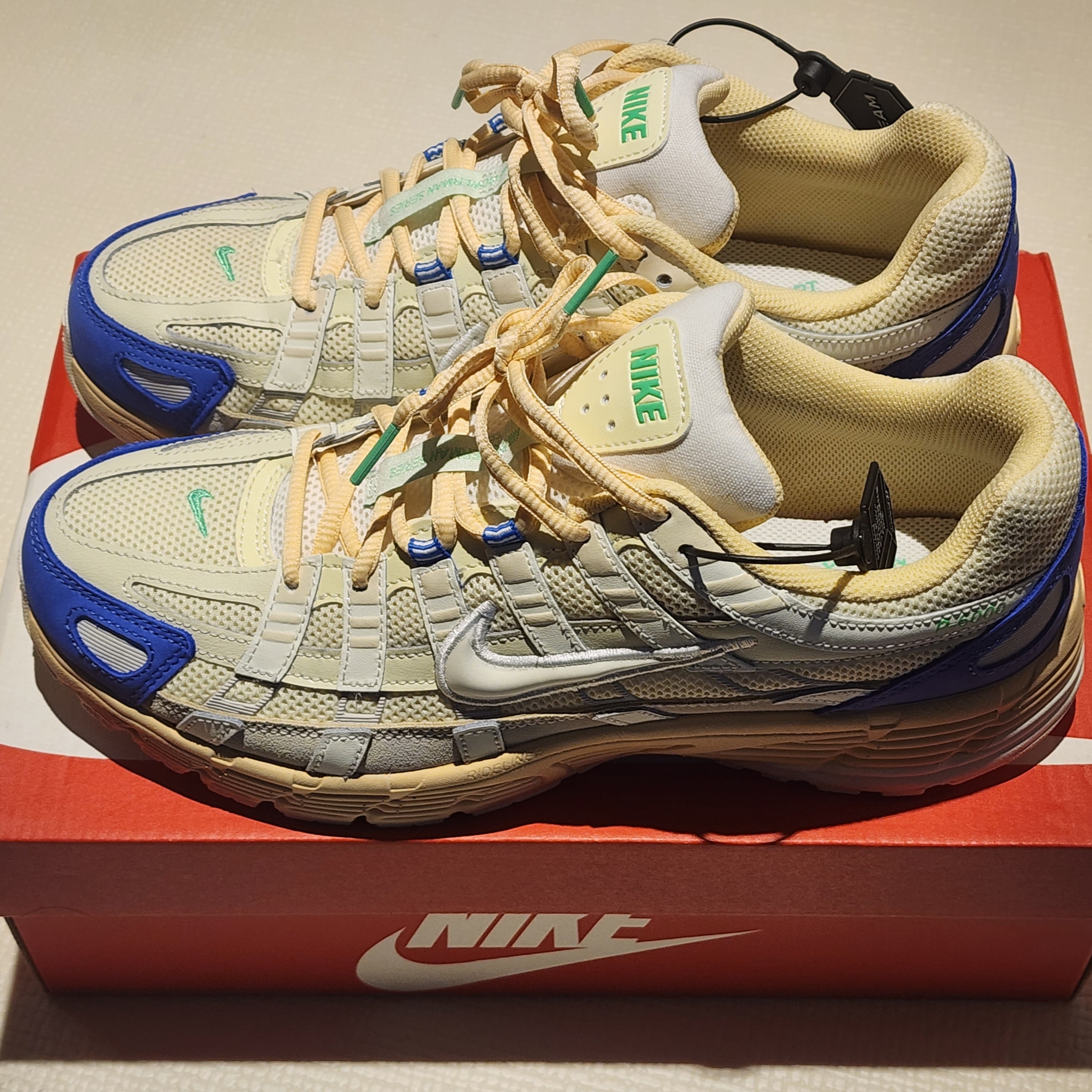 Nike P-6000 Coconut Milk Medium Blue 착용 스타일 - 2