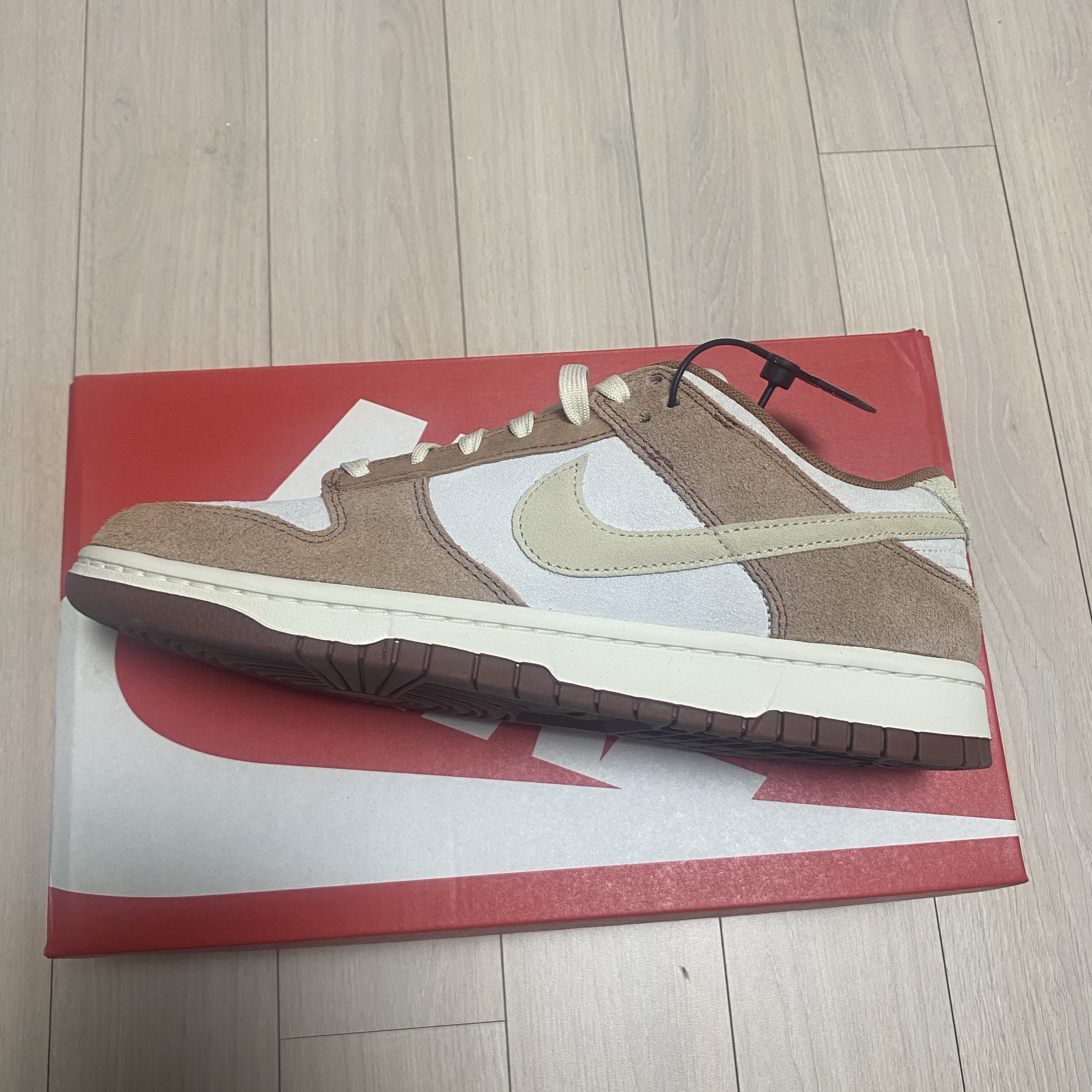 Nike Dunk Low Pro Premium Medium Curry 착용 스타일 - 2