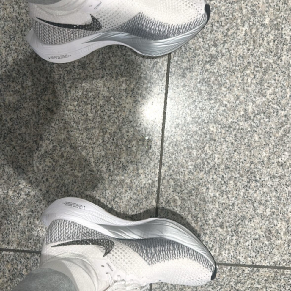 Nike ZoomX Vaporfly Next% 3 White Grey 착용 스타일